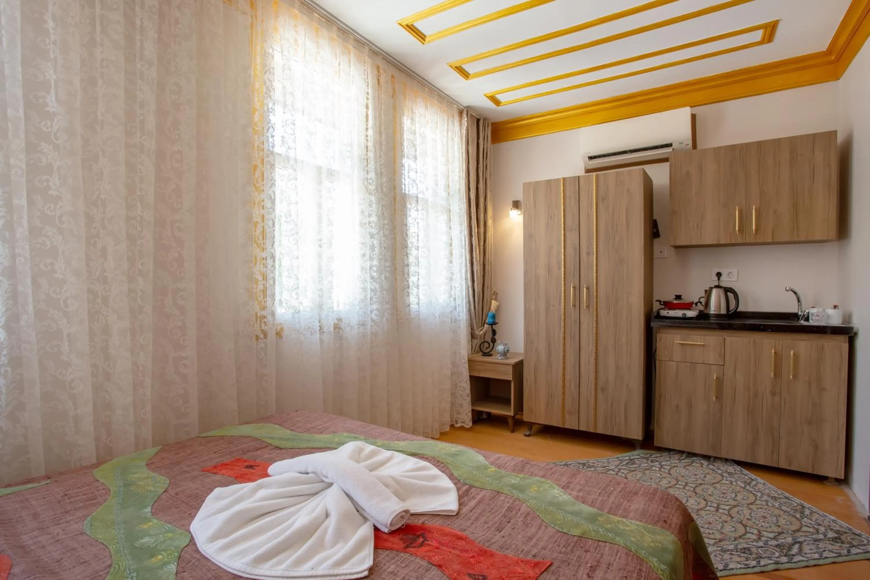 Photo of the whole room, Bed in April Story Apart Hotel