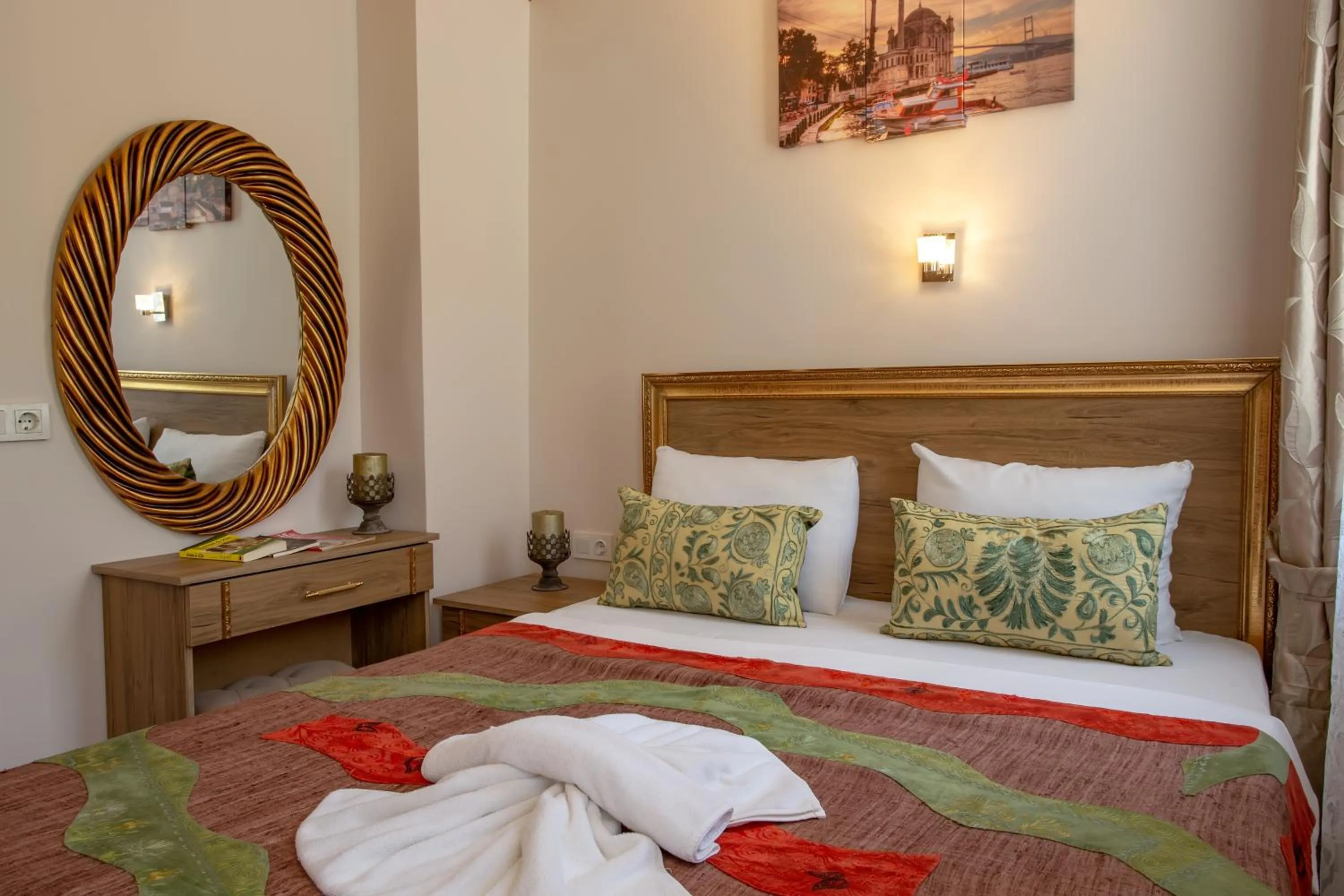 Photo of the whole room, Bed in April Story Apart Hotel