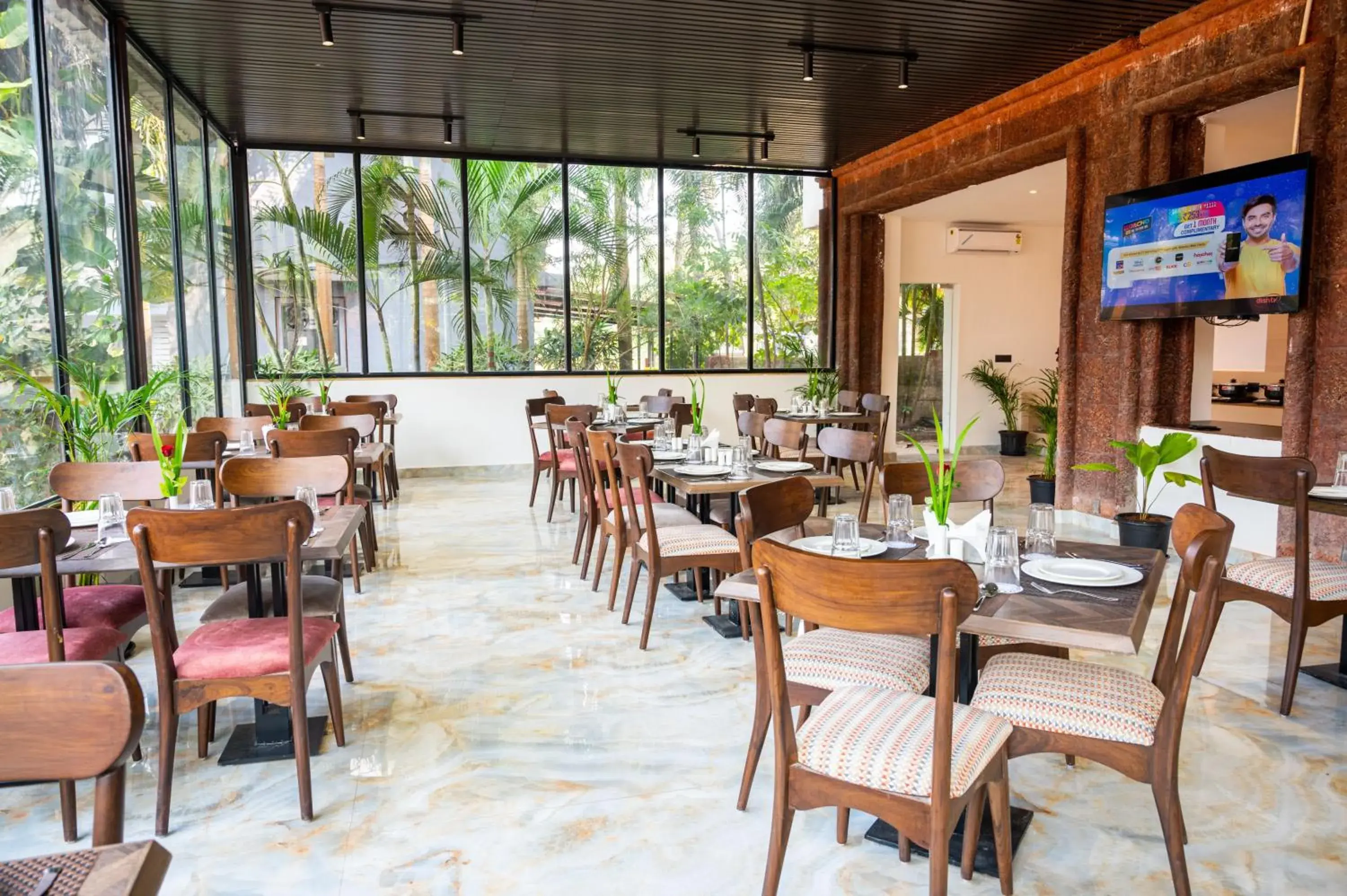 Restaurant/places to eat in Hotel Meraden Opus , Anjuna Beach Goa Restaurant/places to eat in Hotel Meraden Opus , Anjuna Beach Goa