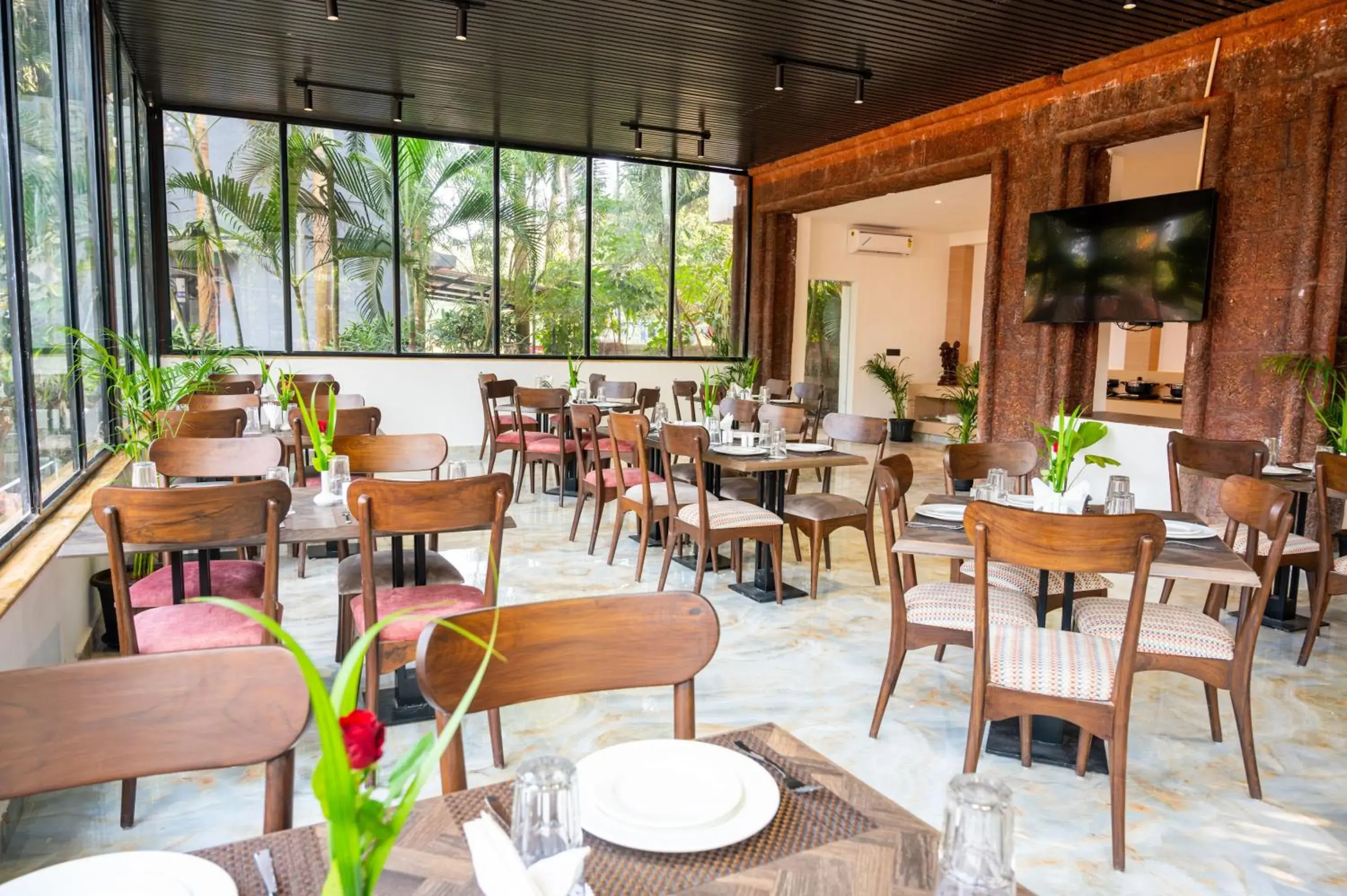 Restaurant/places to eat in Hotel Meraden Opus , Anjuna Beach Goa Restaurant/places to eat in Hotel Meraden Opus , Anjuna Beach Goa