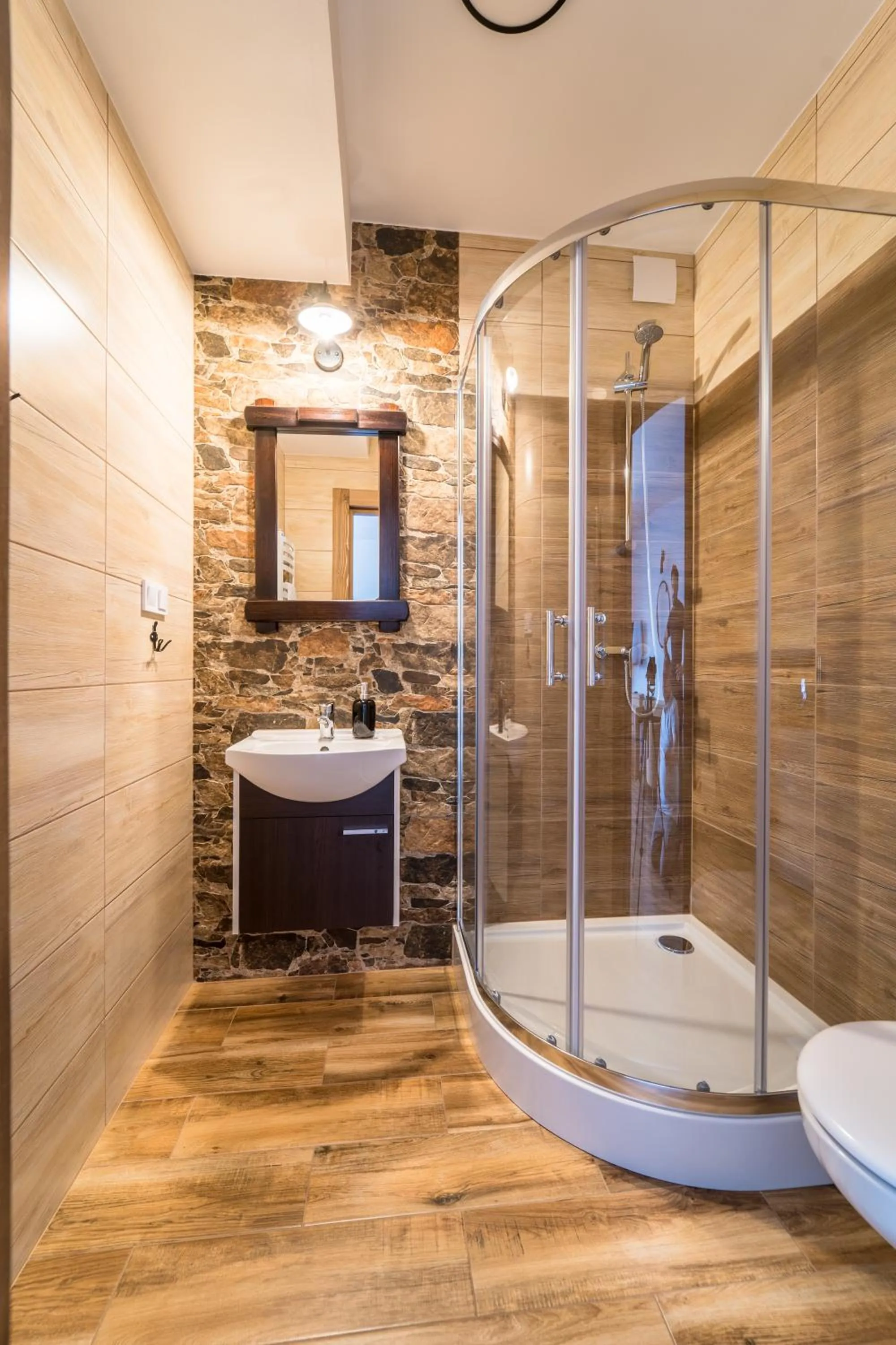 Bathroom in Miodowy Dworek