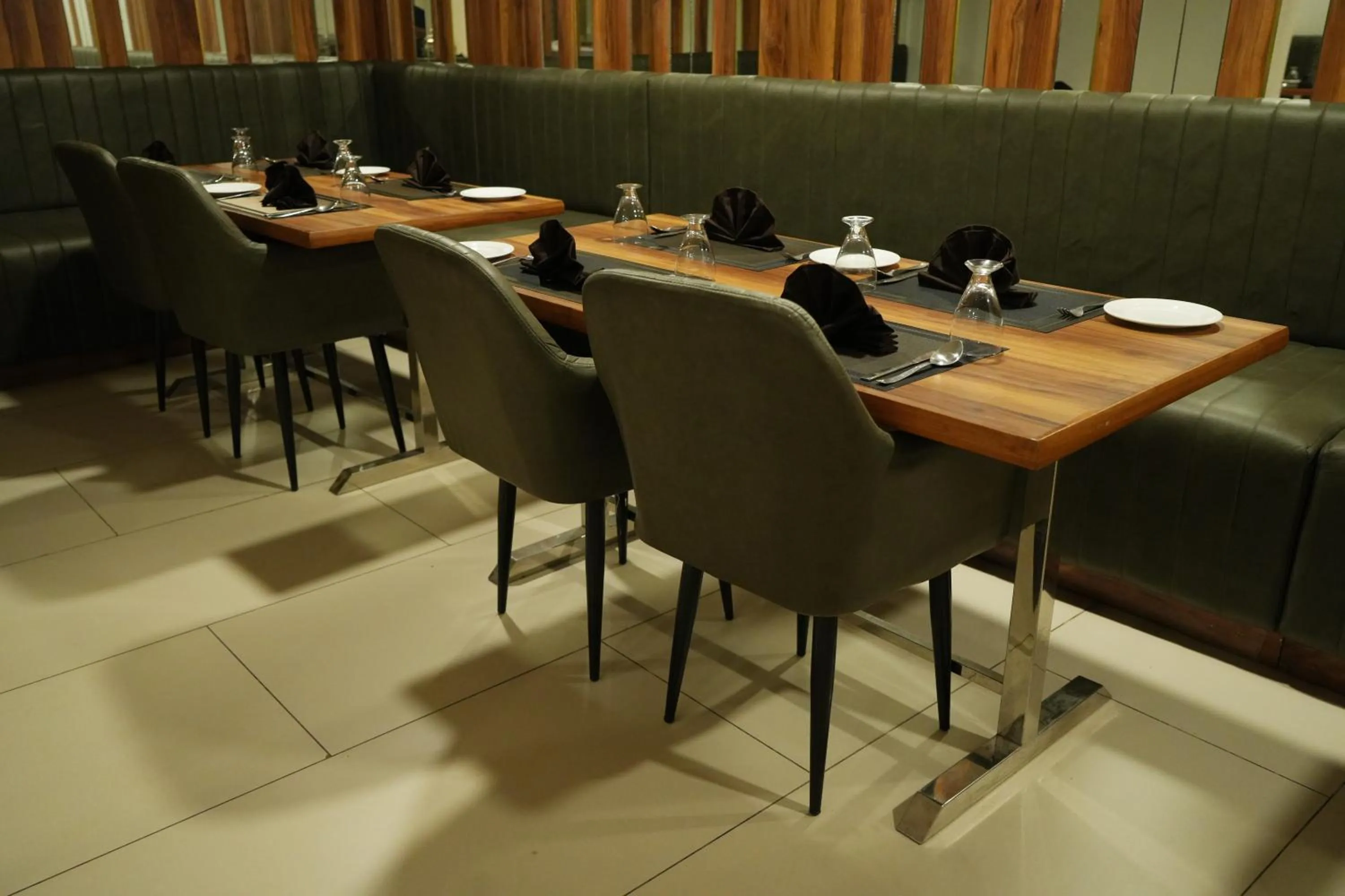 Restaurant/places to eat in Hotel THE LAMP