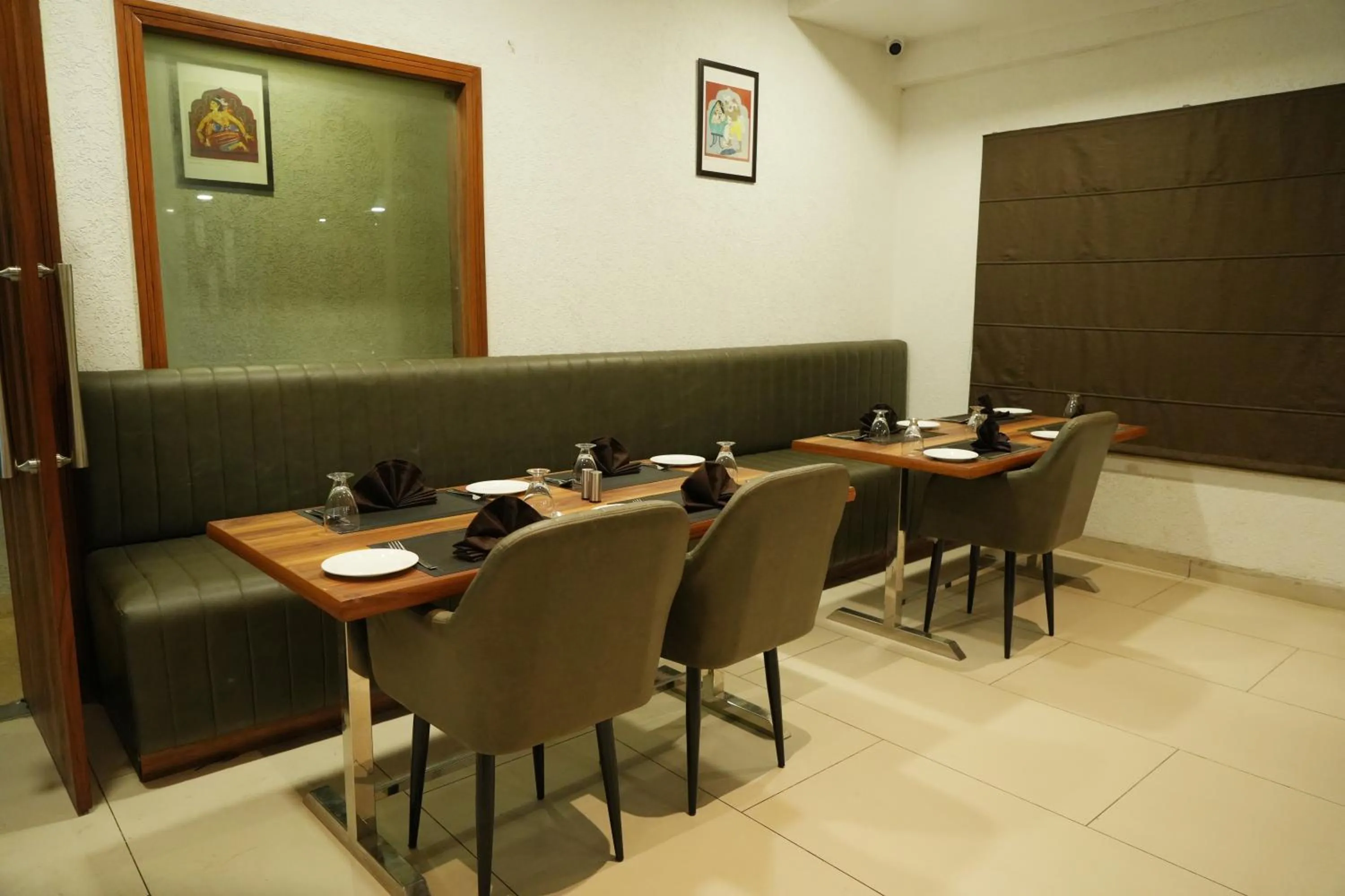 Restaurant/places to eat in Hotel THE LAMP