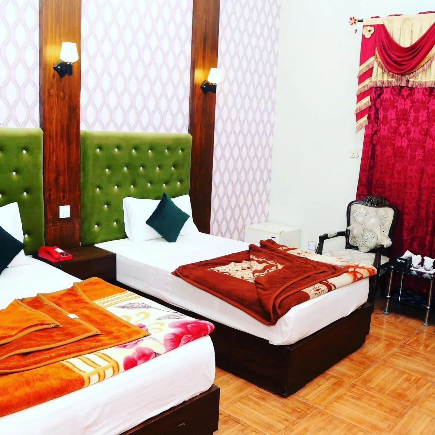 Living room, Bed in Hotel Serena Palace