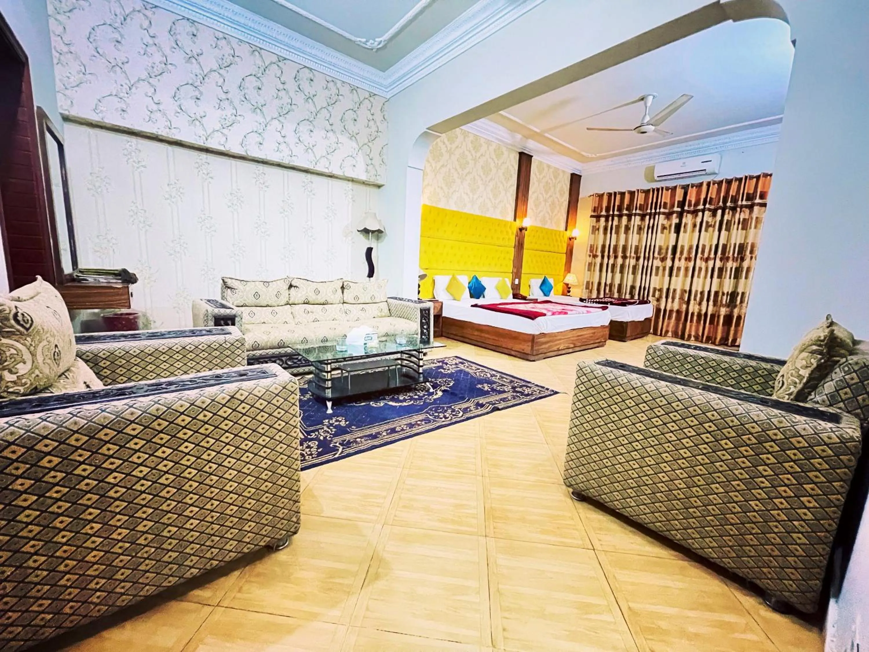 Photo of the whole room in Hotel Serena Palace