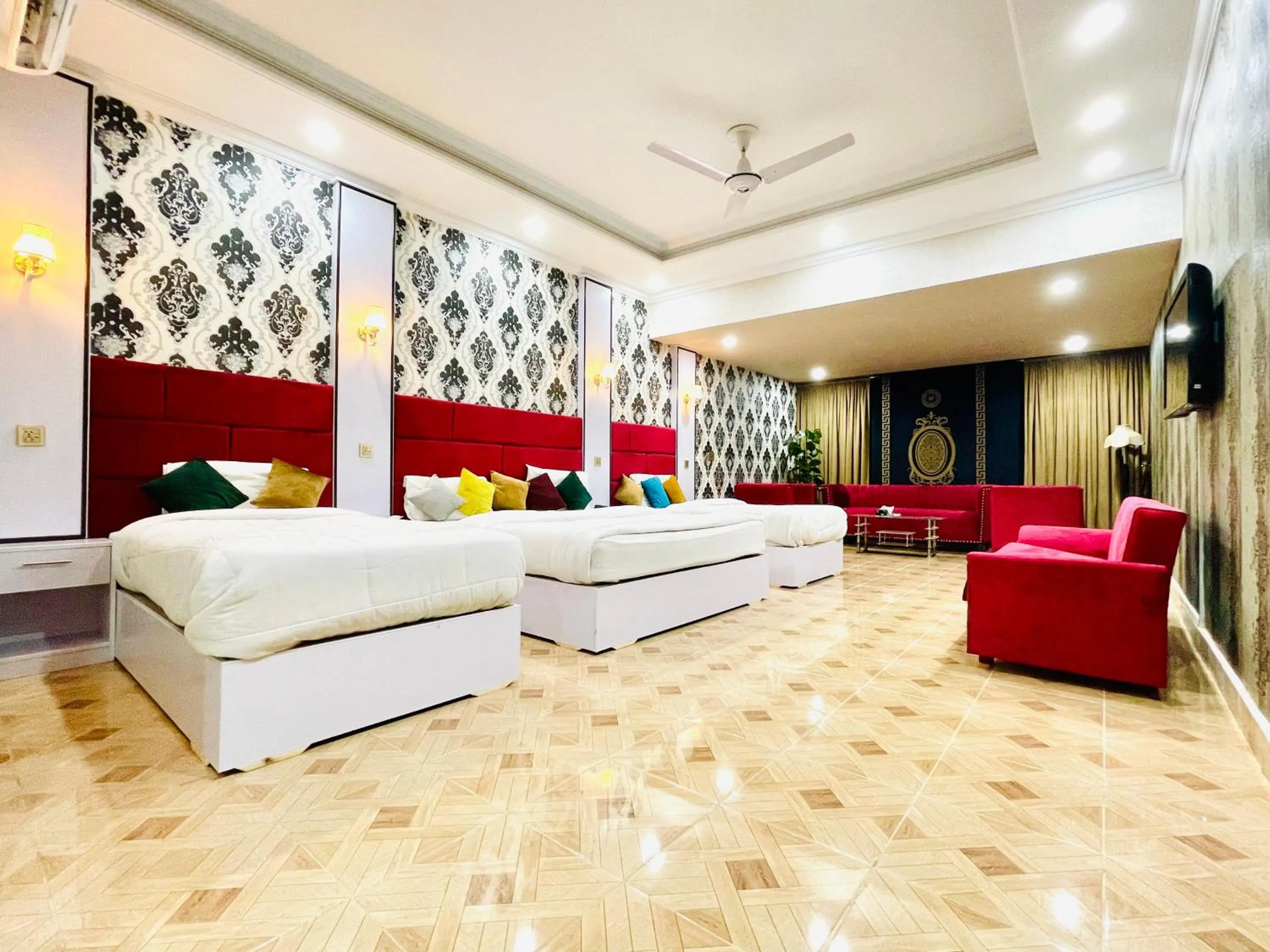 TV and multimedia in Hotel Serena Palace