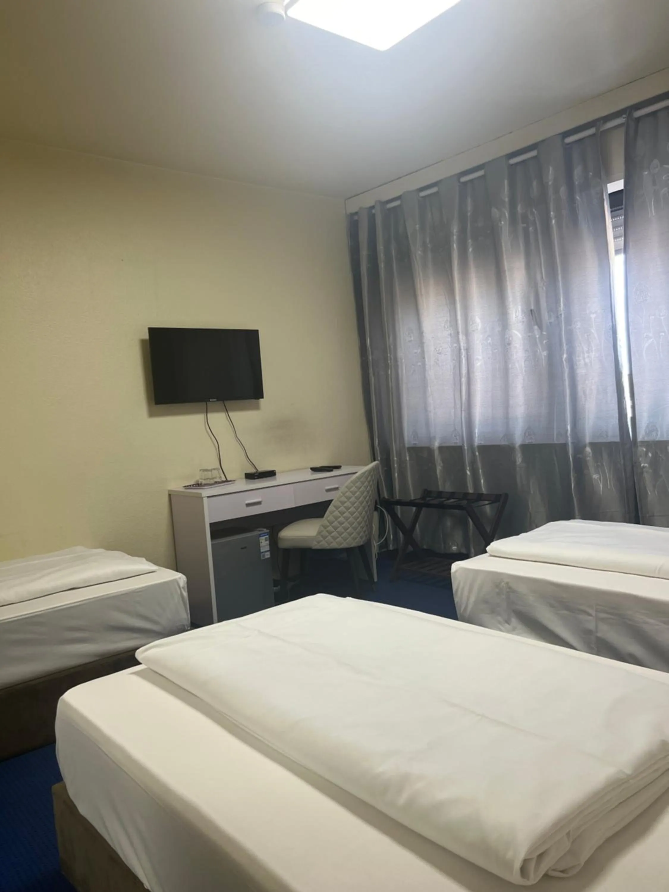 Photo of the whole room, Bed in Hotel Am Flughafen