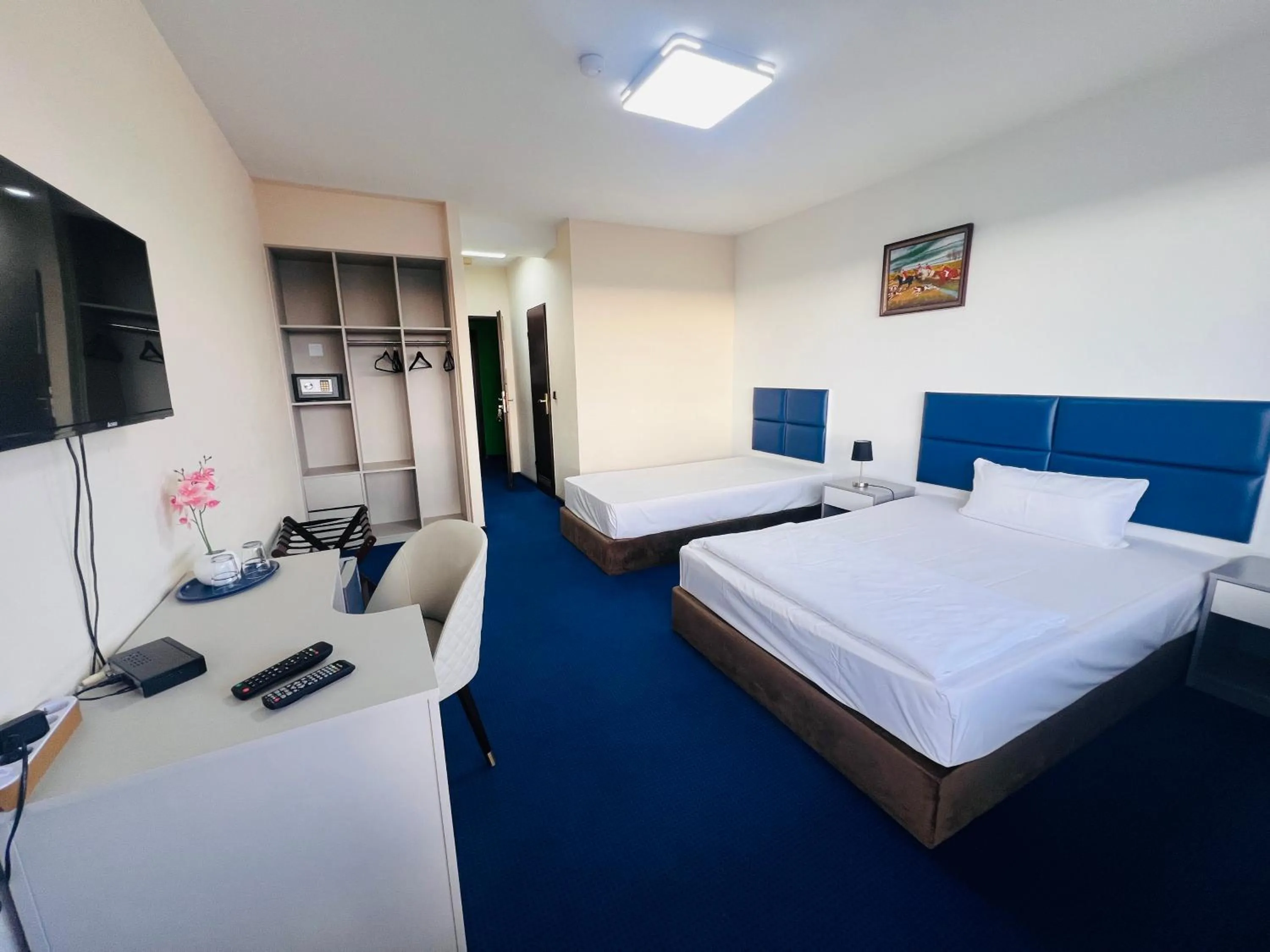 Photo of the whole room, Bed in Hotel Am Flughafen