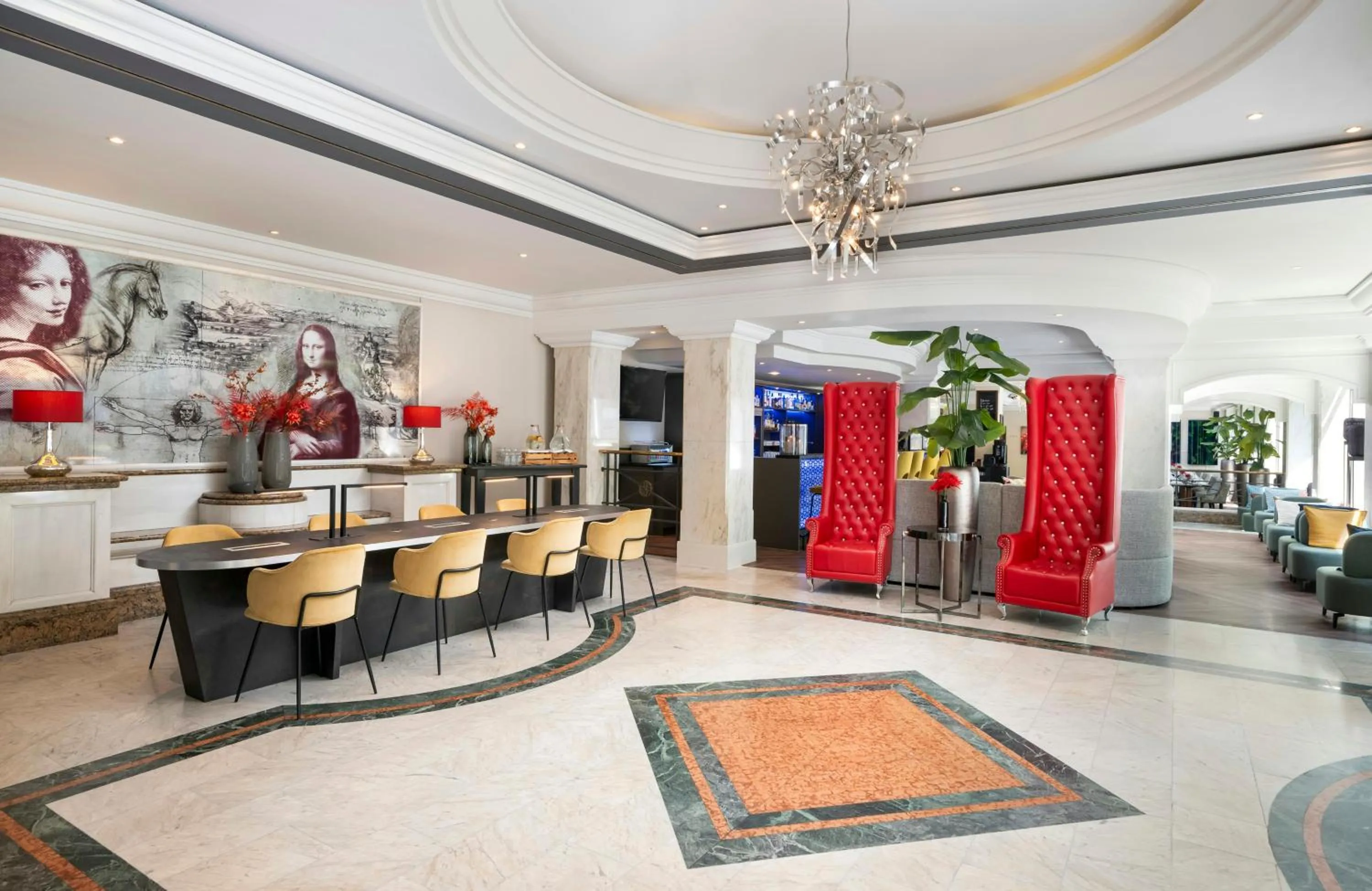 Lobby or reception in Leonardo Hotel Düsseldorf City Center