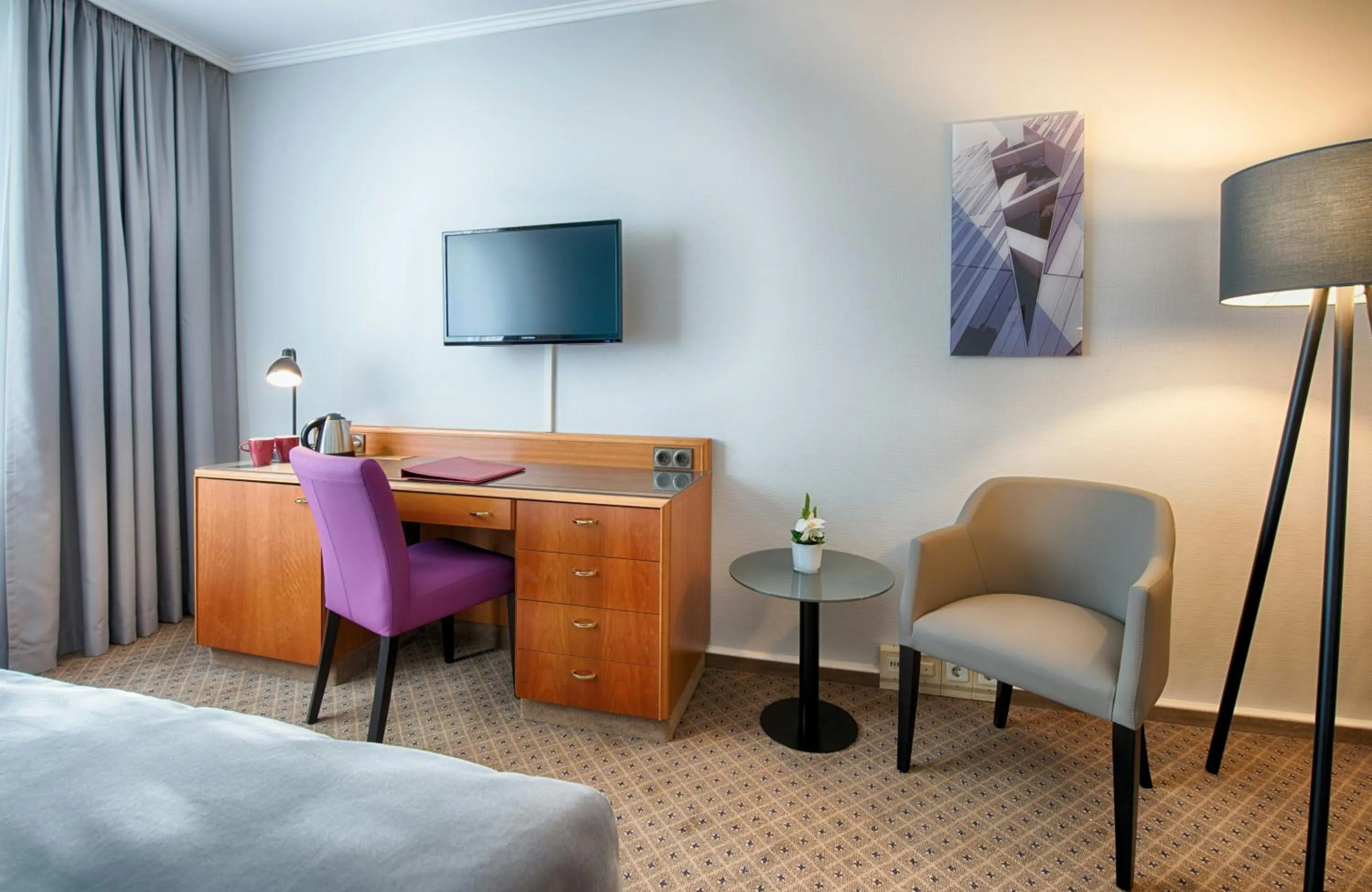 Photo of the whole room, Bed in Leonardo Hotel Düsseldorf City Center