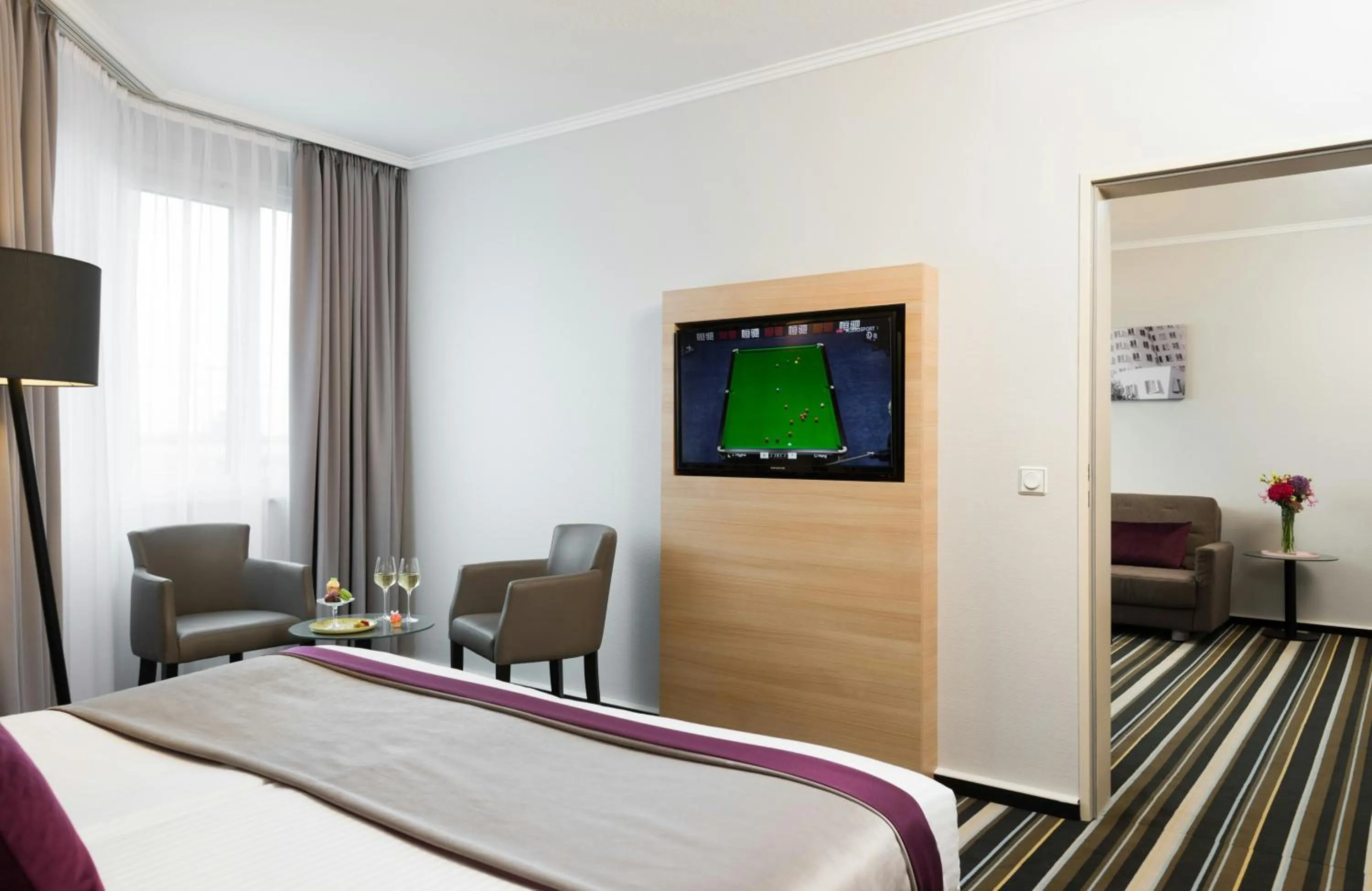 Photo of the whole room, Bed in Leonardo Hotel Düsseldorf City Center