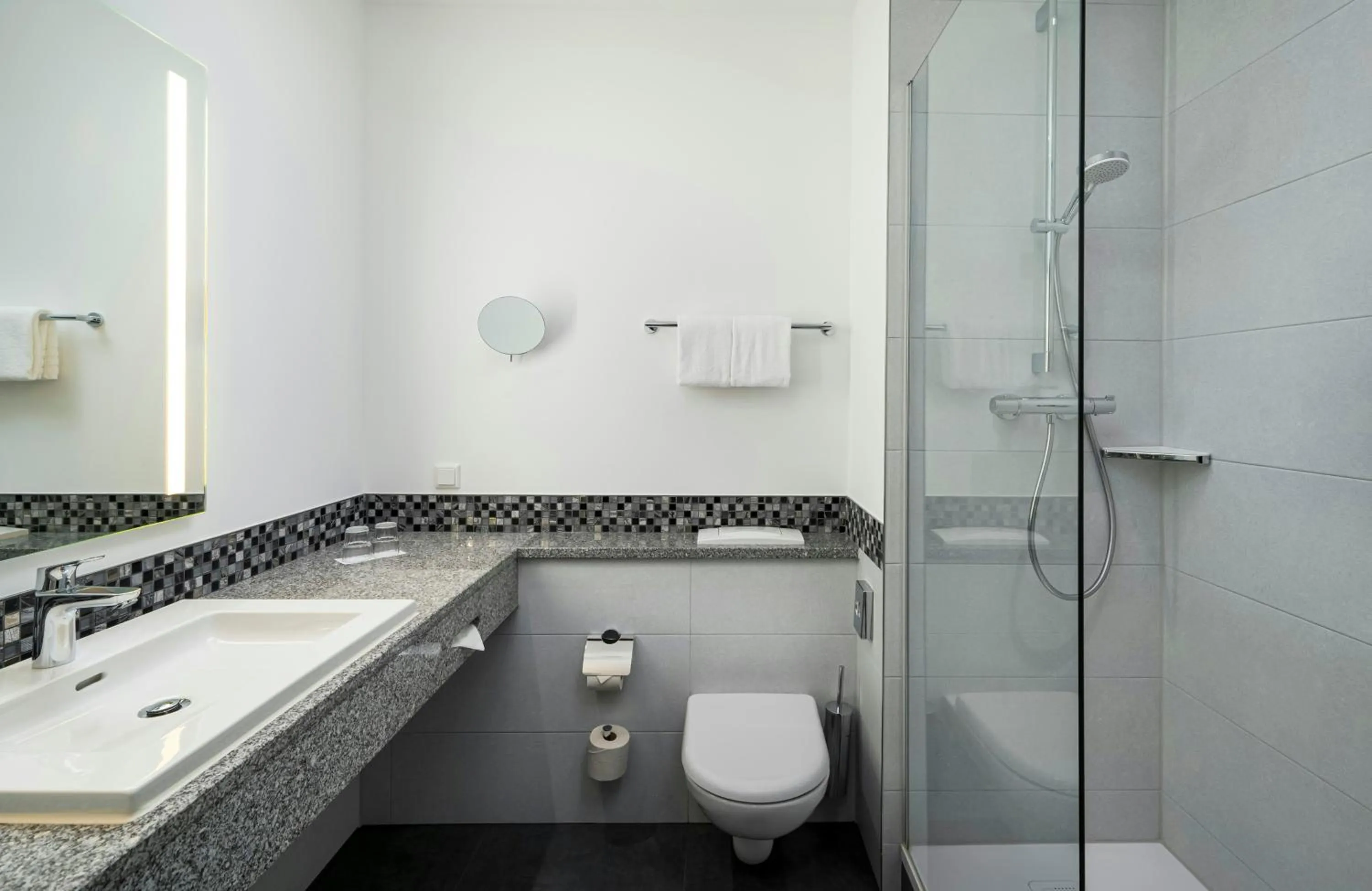 Bathroom in Leonardo Hotel Düsseldorf City Center