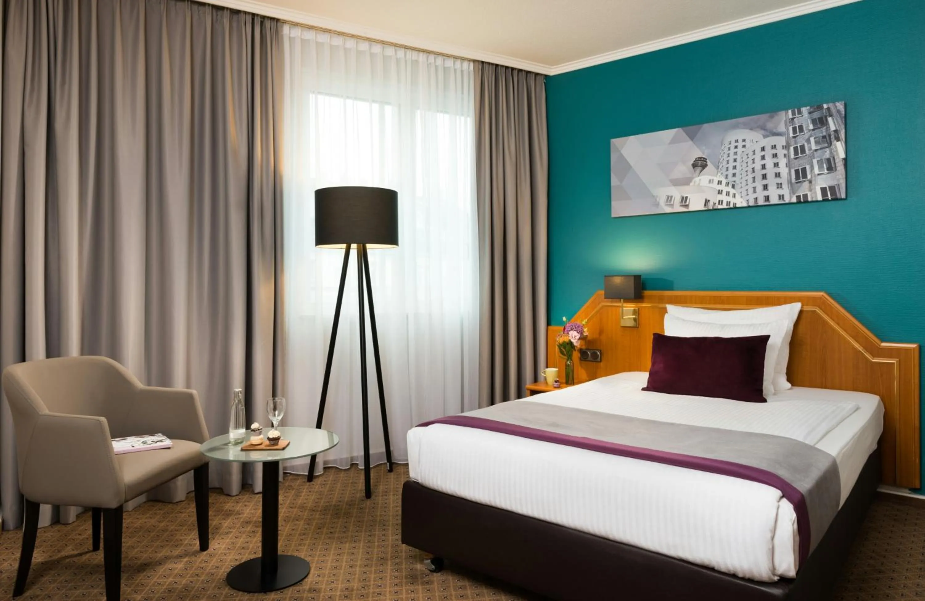 Photo of the whole room, Bed in Leonardo Hotel Düsseldorf City Center