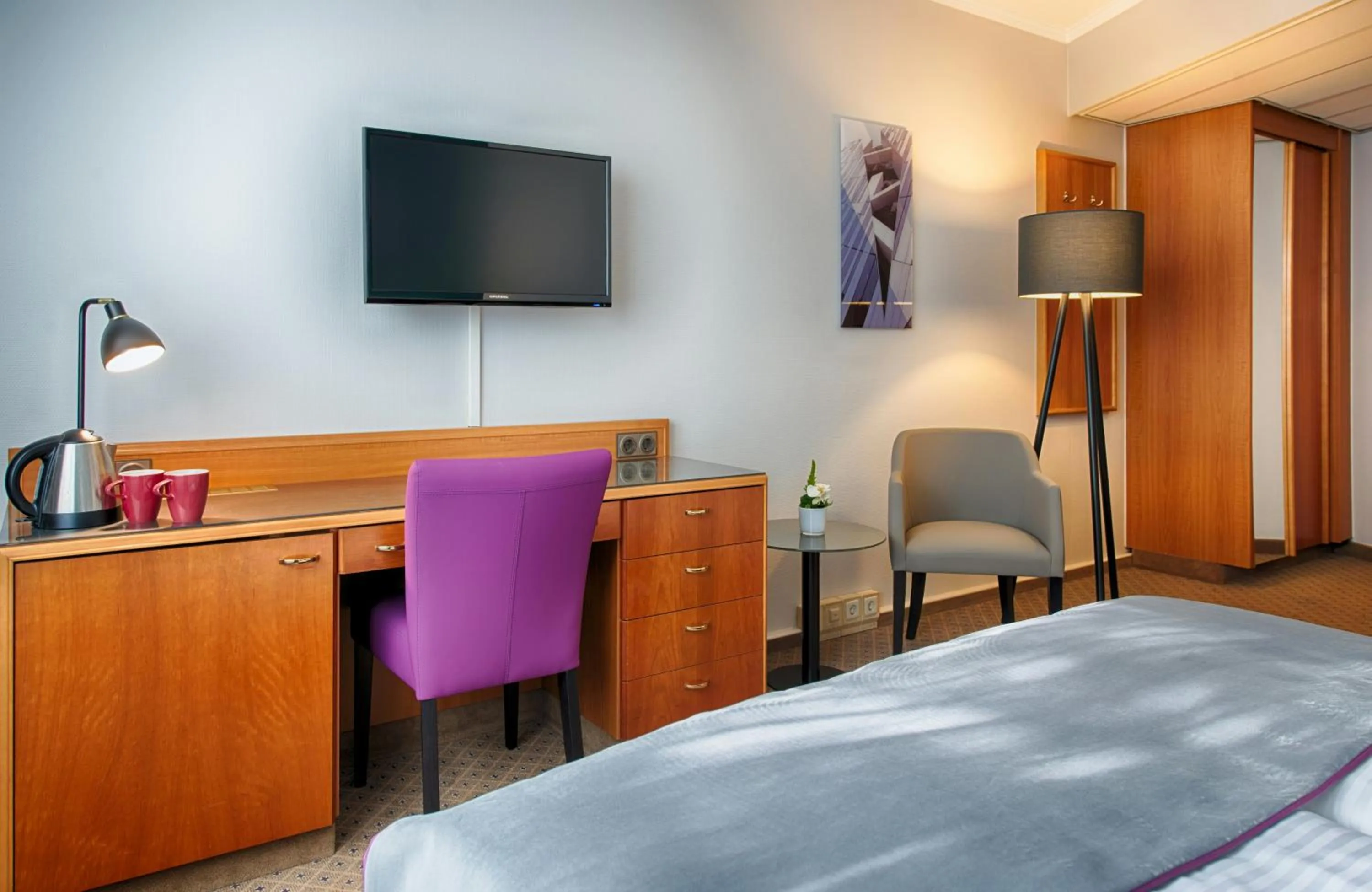 Photo of the whole room, Bed in Leonardo Hotel Düsseldorf City Center