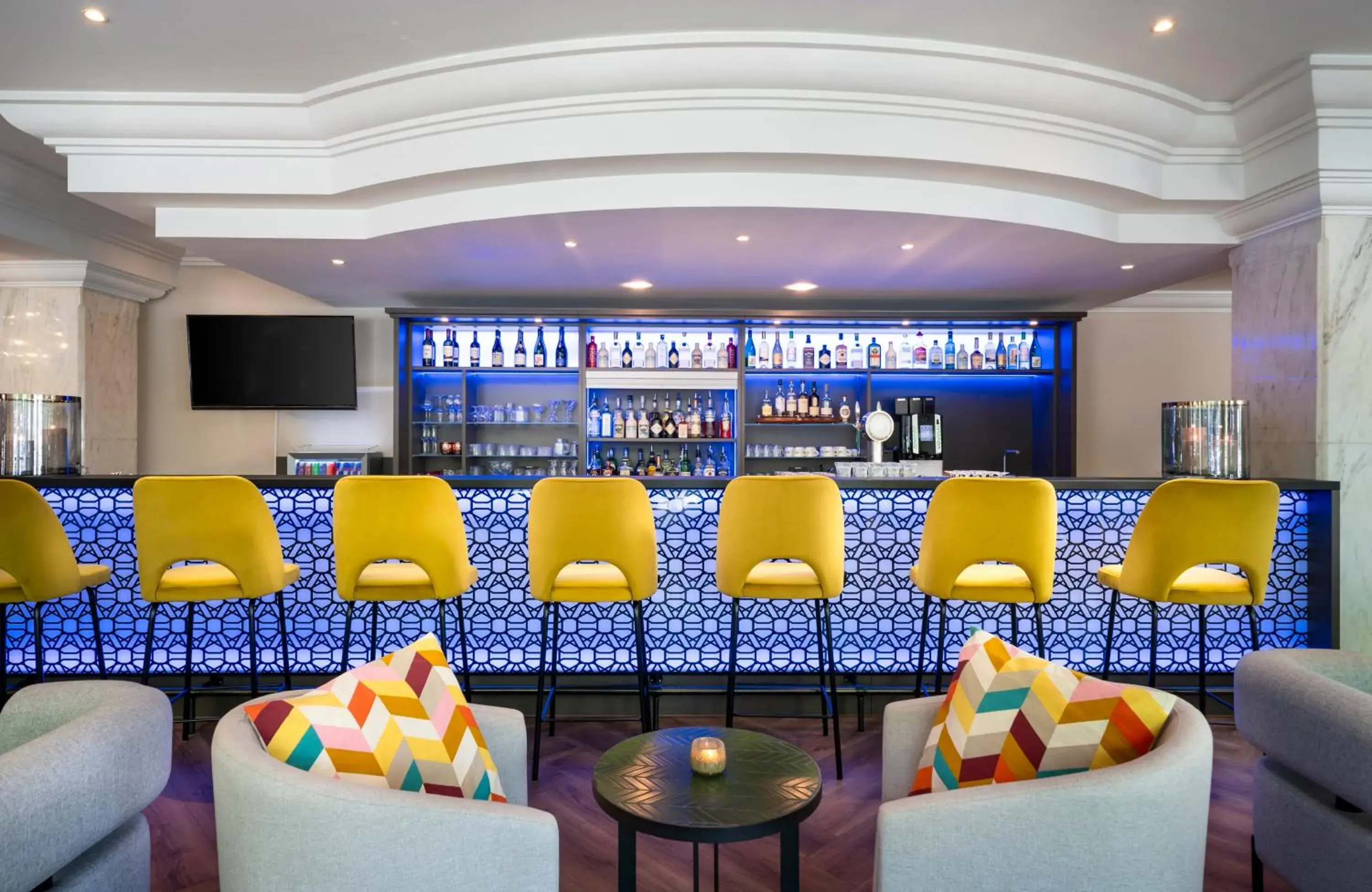 Lounge or bar in Leonardo Hotel Düsseldorf City Center Lounge or bar in Leonardo Hotel Düsseldorf City Center