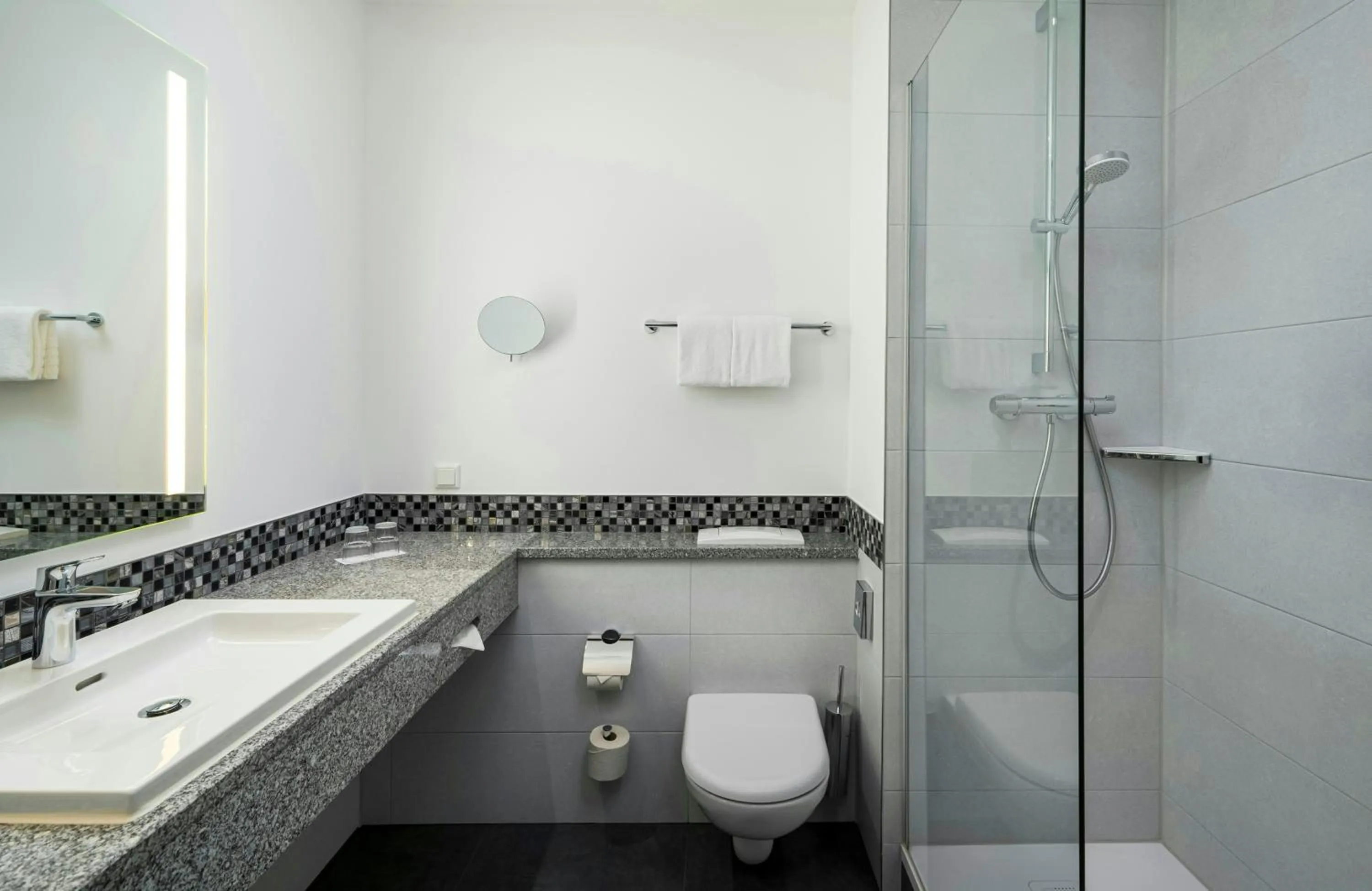 Bathroom in Leonardo Hotel Düsseldorf City Center