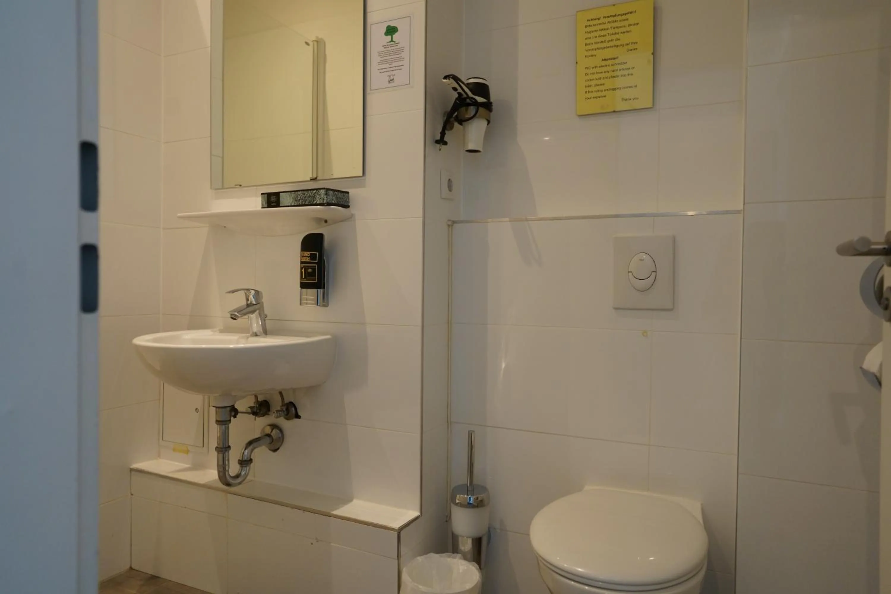 Bathroom in Hotel Ambert