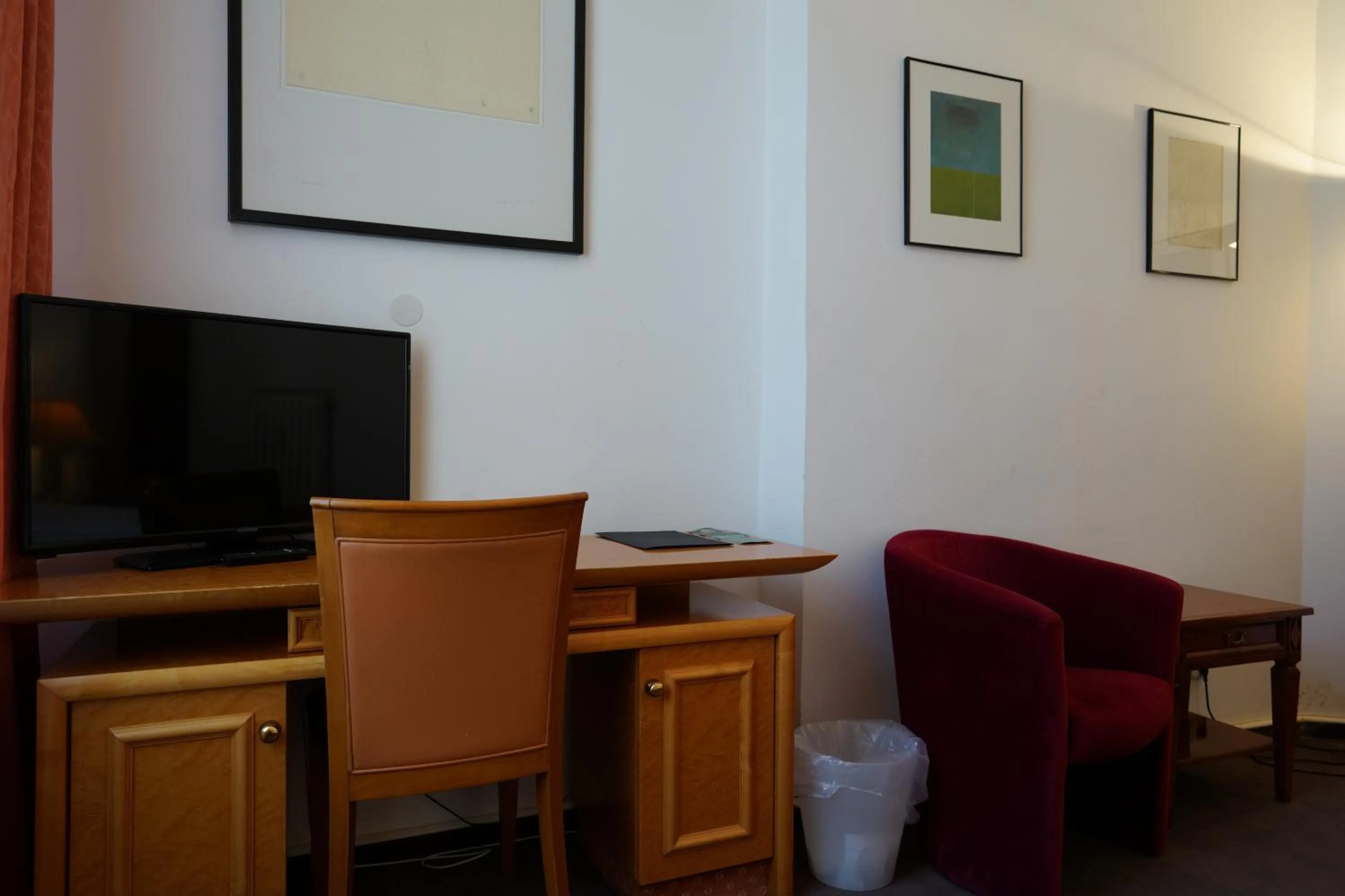 Photo of the whole room in Hotel Ambert