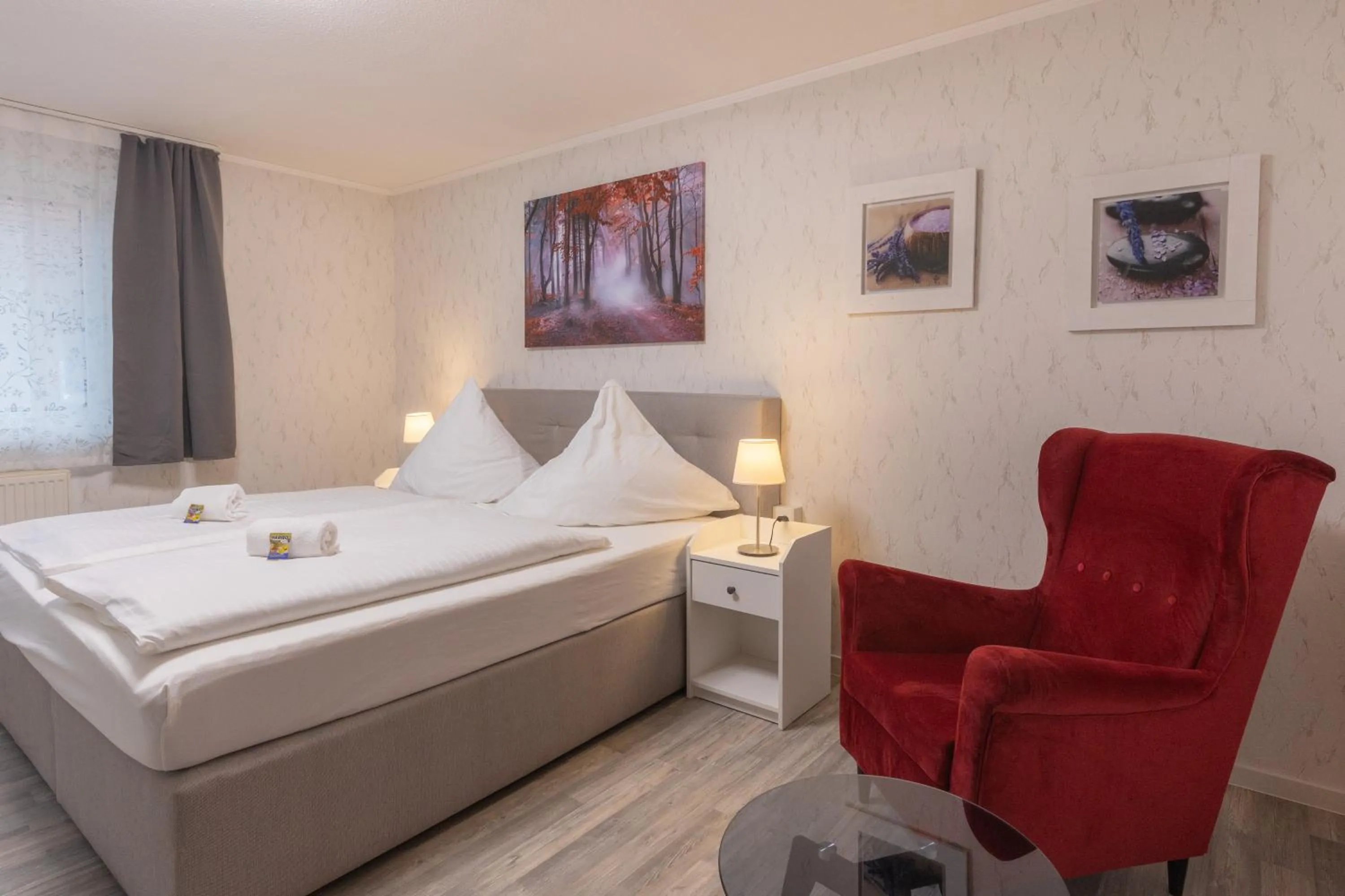 Photo of the whole room, Bed in Hotel-Gasthaus "Krone"