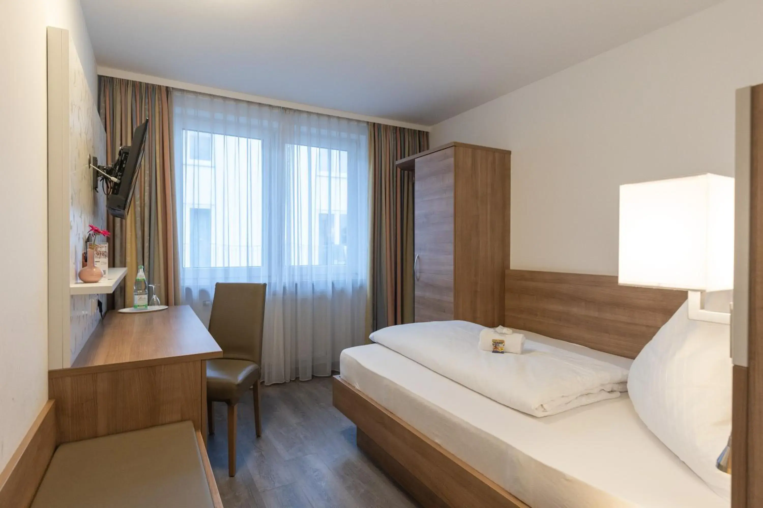 Standard Single Room with Shower - single occupancy in Hotel-Gasthaus "Krone" Standard Single Room with Shower - single occupancy in Hotel-Gasthaus "Krone"