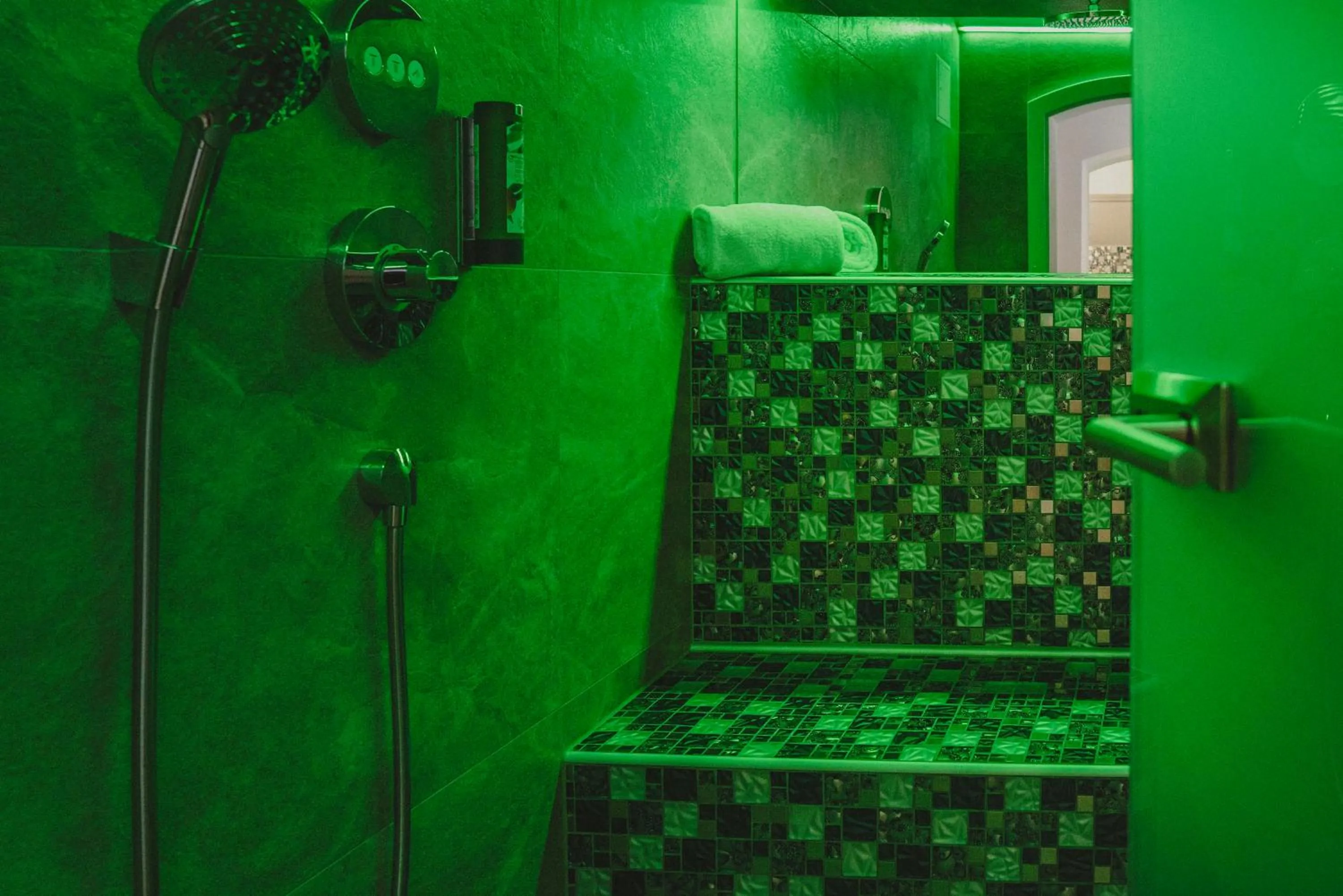 Shower in Hotelanlage Starick