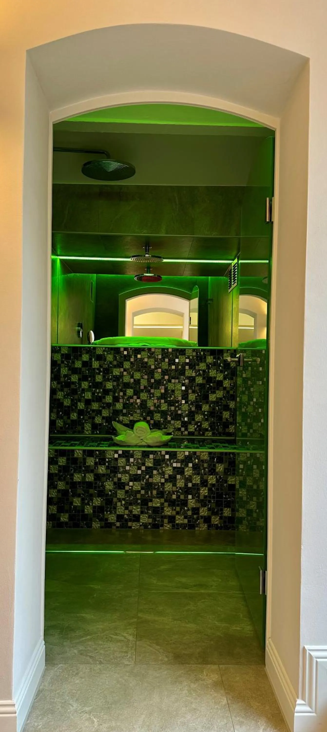 Shower in Hotelanlage Starick