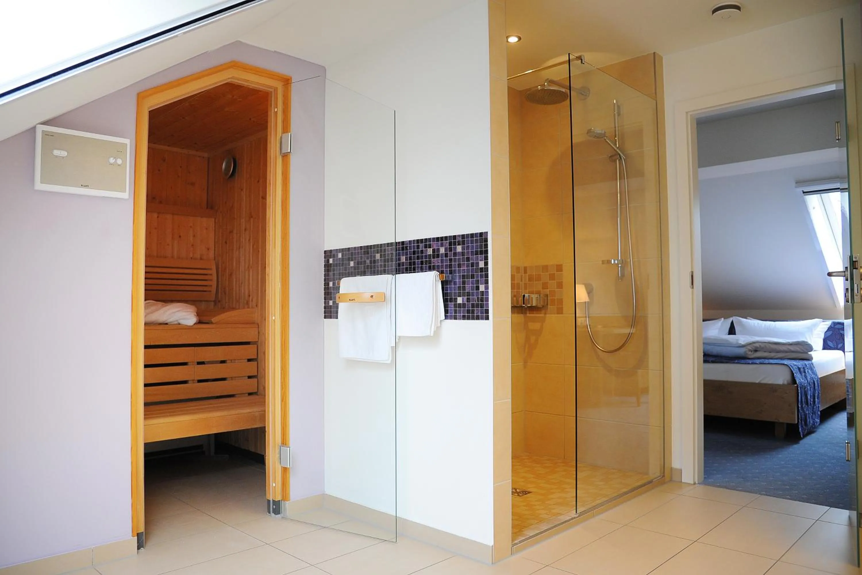 Bathroom, Bed in Hotelanlage Starick