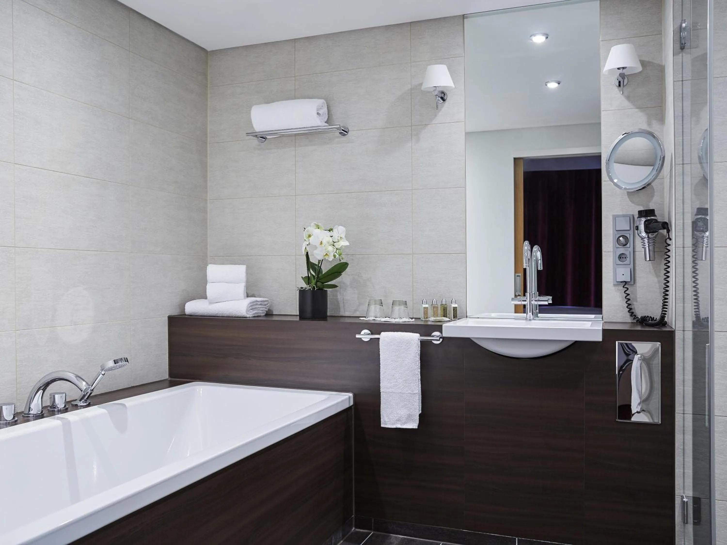 Bedroom in Hotel Mondial am Dom Cologne MGallery