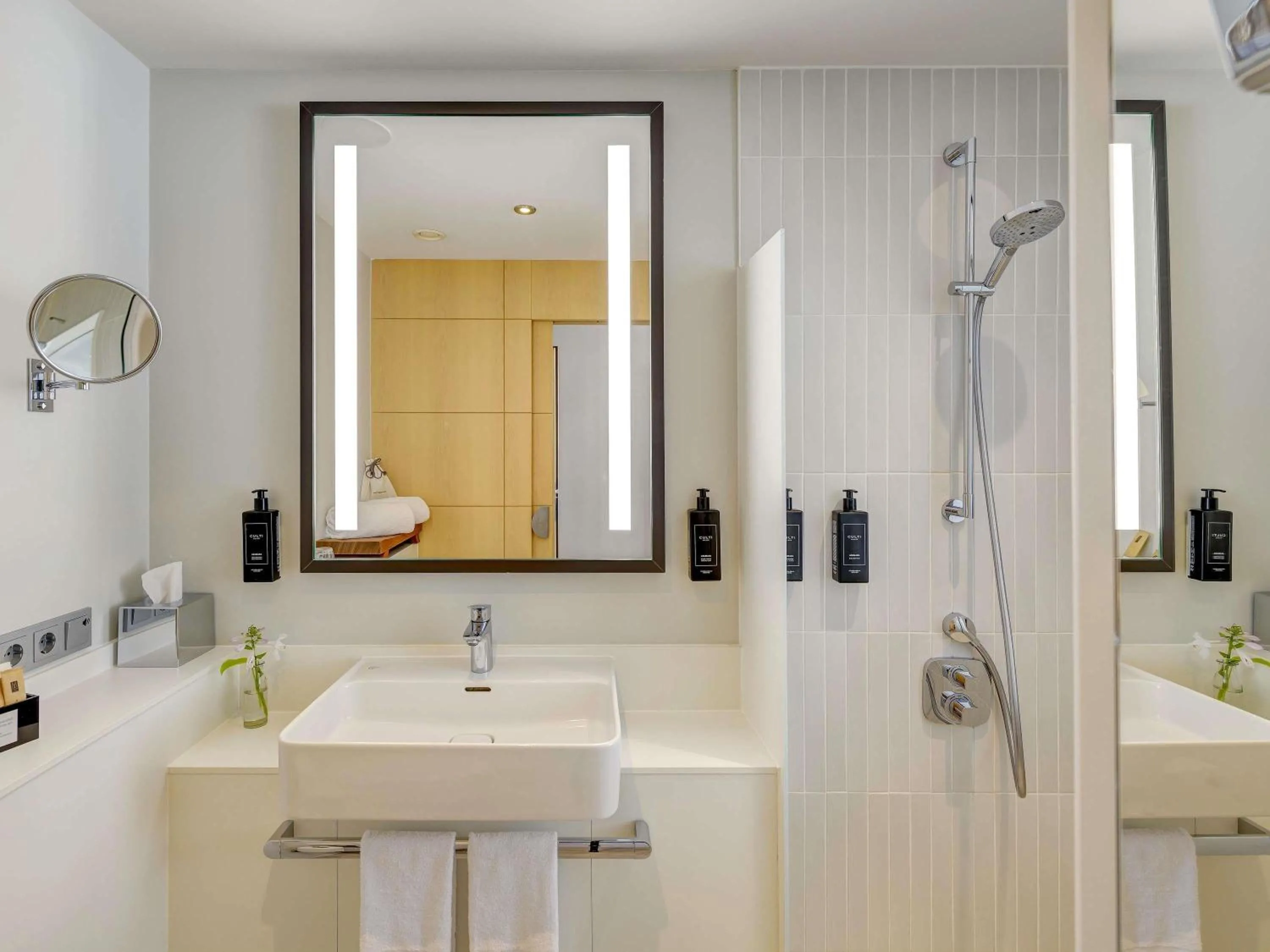 Bedroom in Hotel Mondial am Dom Cologne MGallery