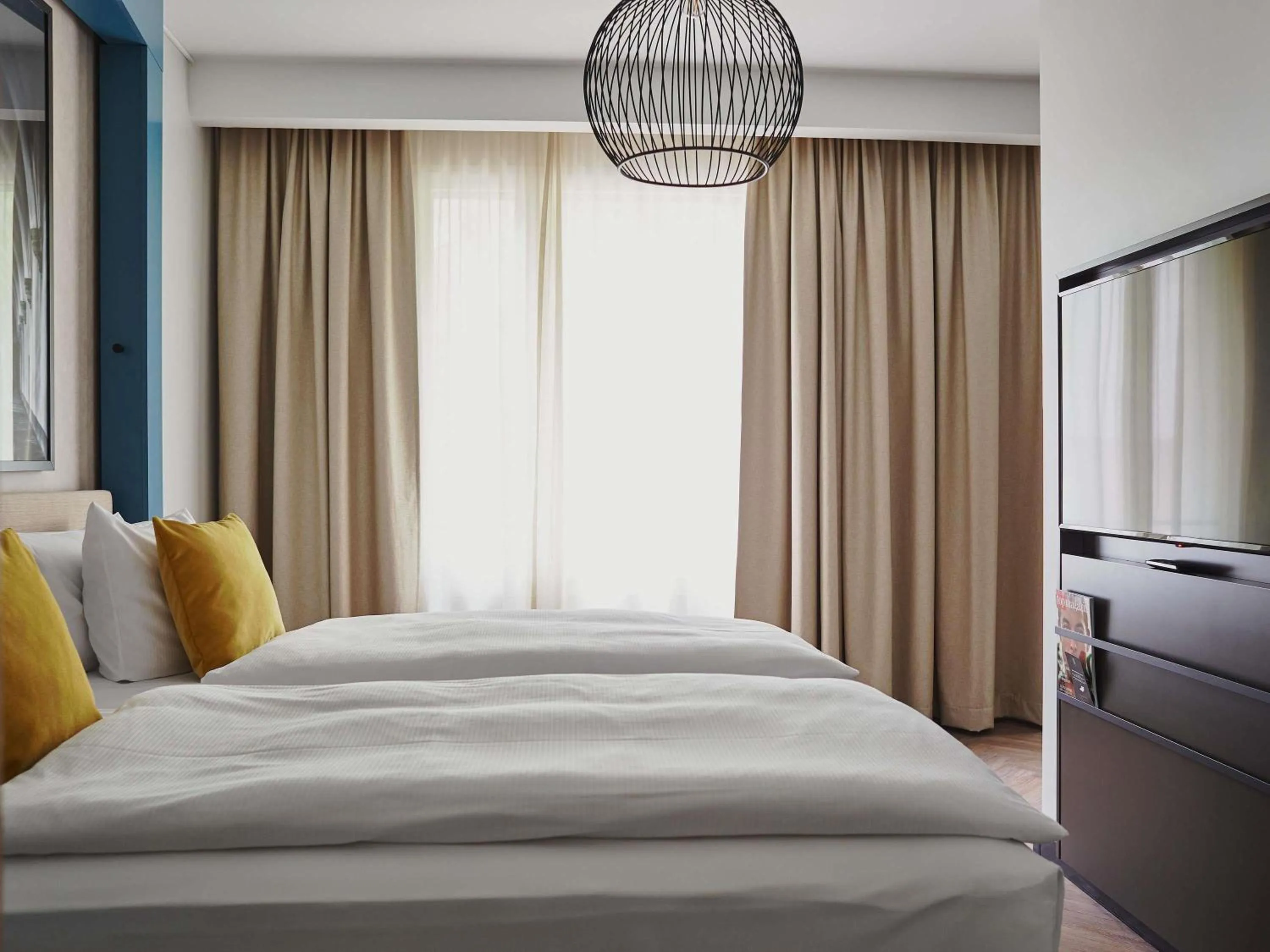 Bedroom, Bed in Hotel Mondial am Dom Cologne MGallery