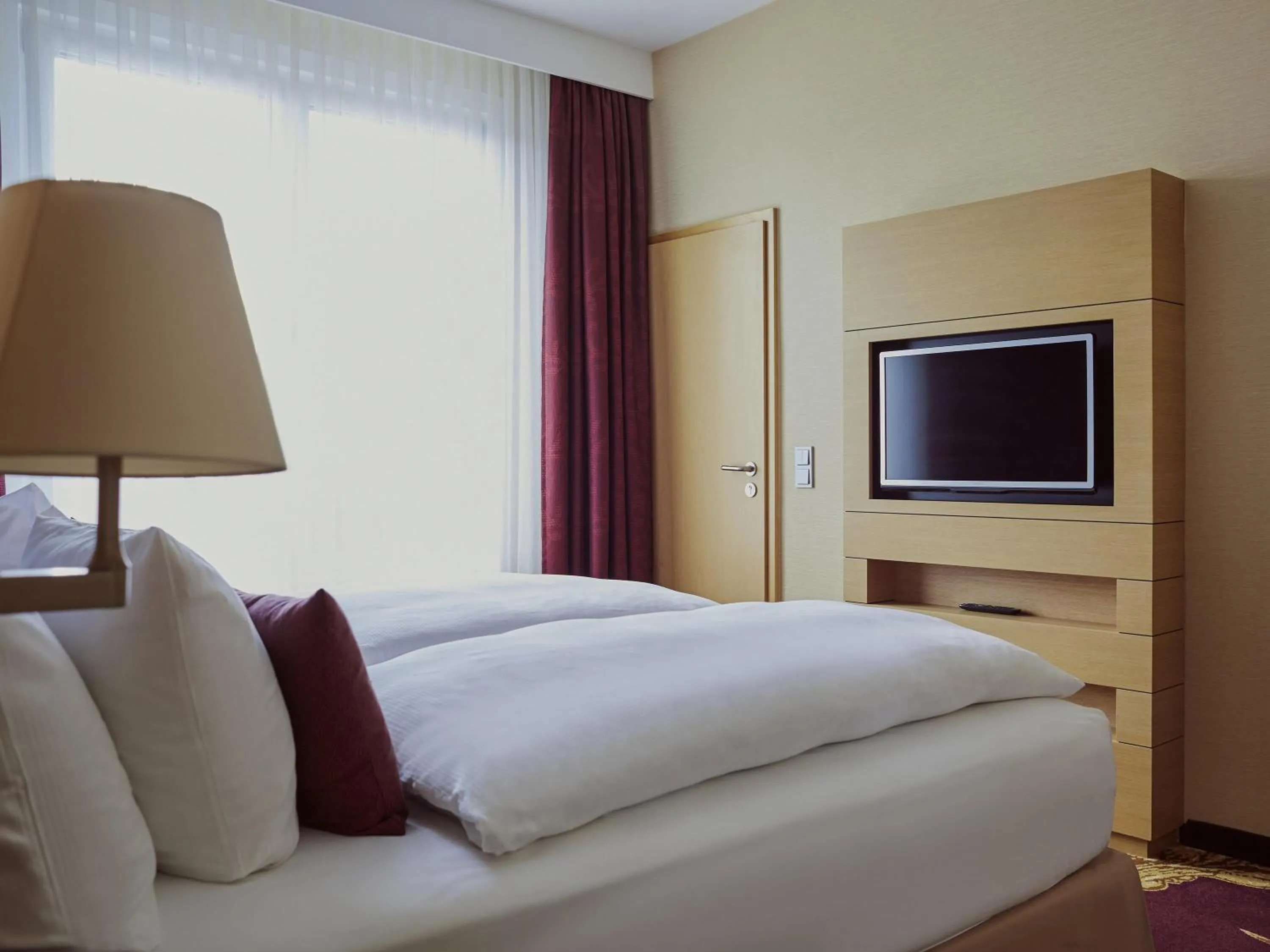 Bedroom, Bed in Hotel Mondial am Dom Cologne MGallery