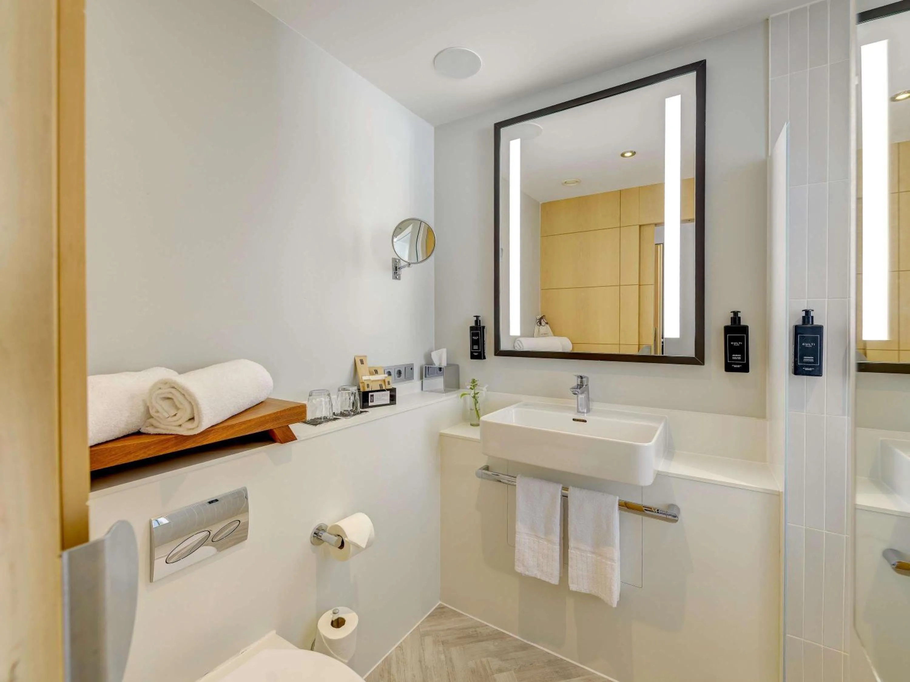 Bedroom in Hotel Mondial am Dom Cologne MGallery