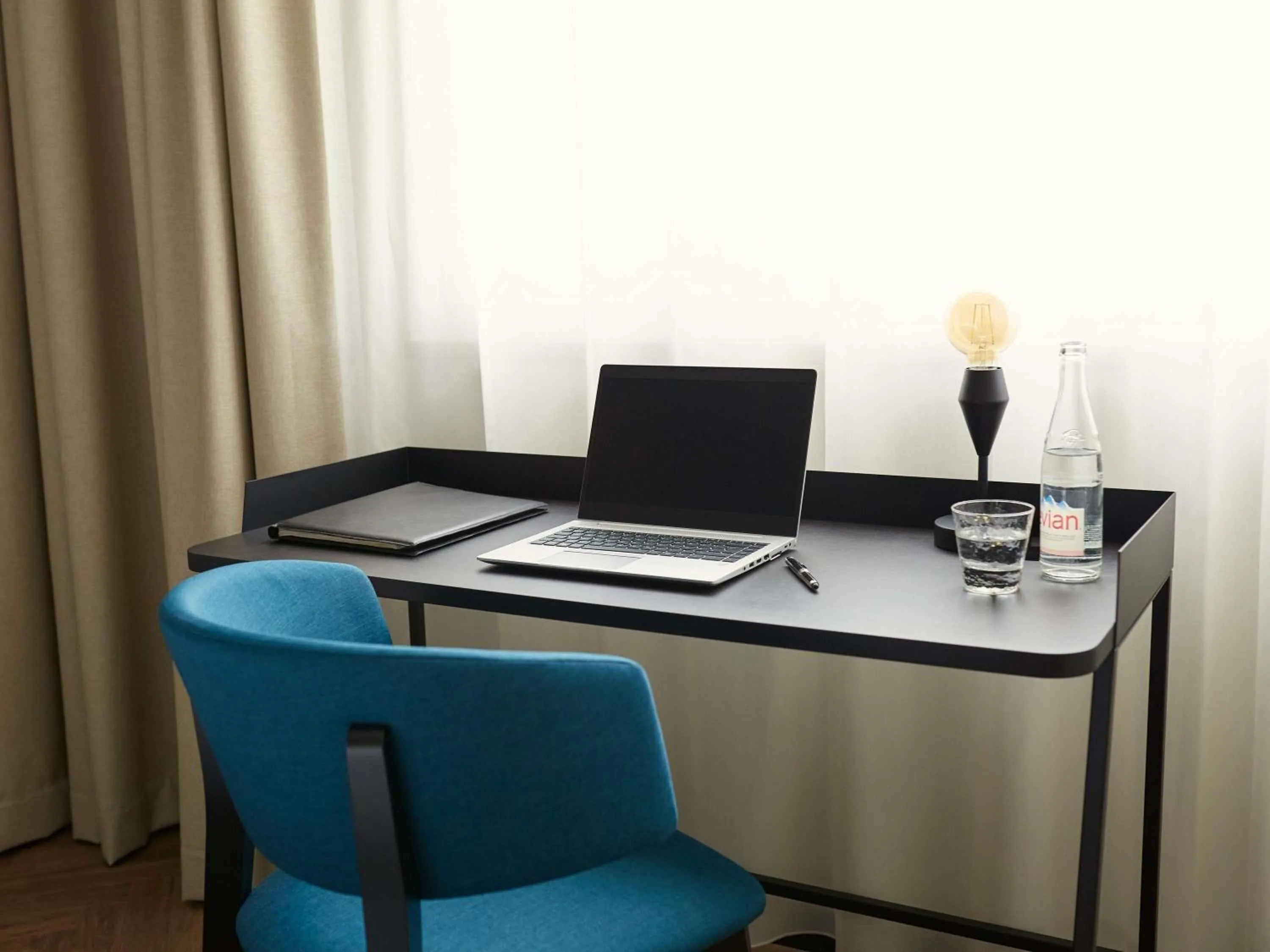 Bedroom in Hotel Mondial am Dom Cologne MGallery