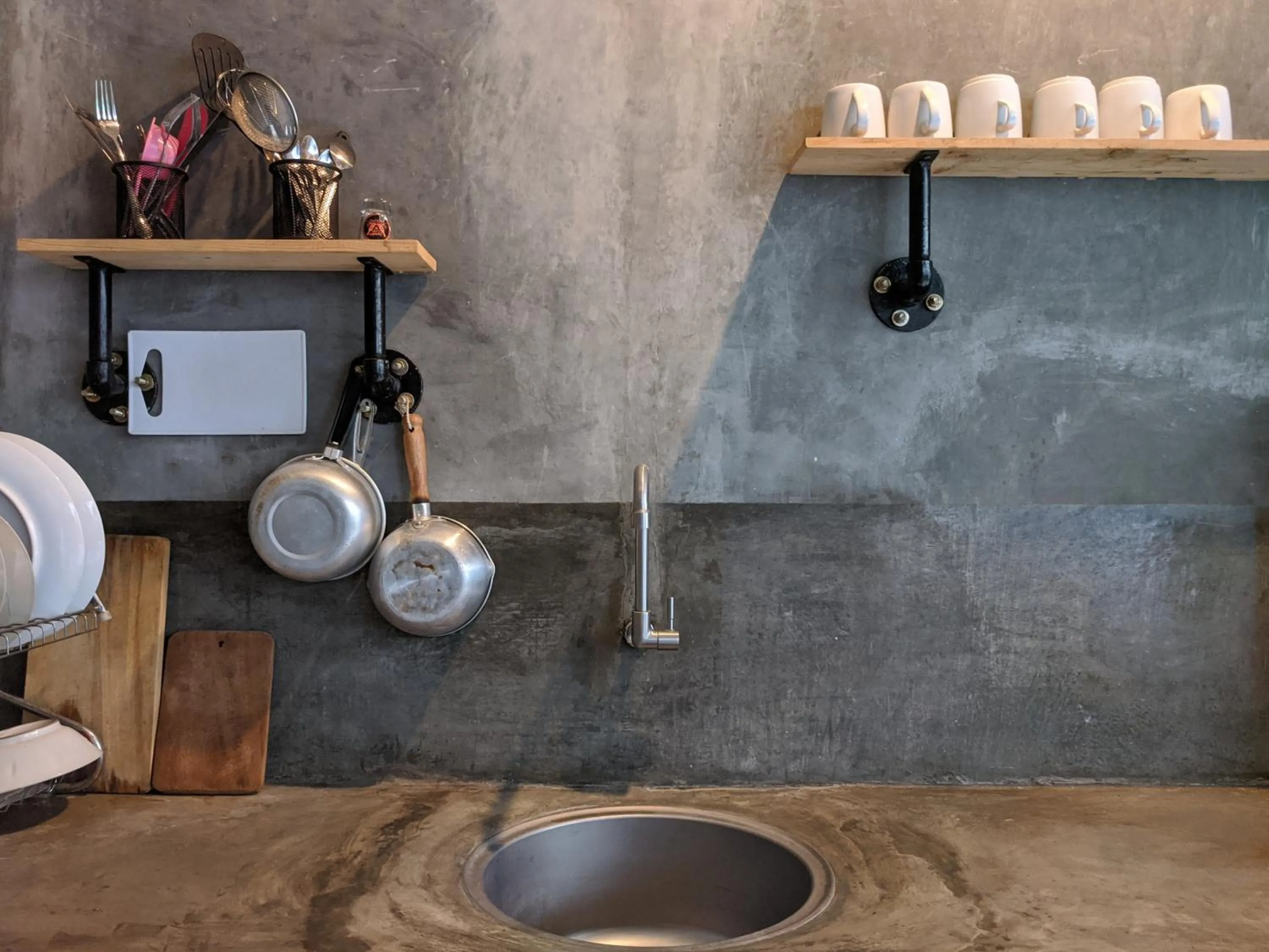 Communal kitchen in Reeneo Guesthouse