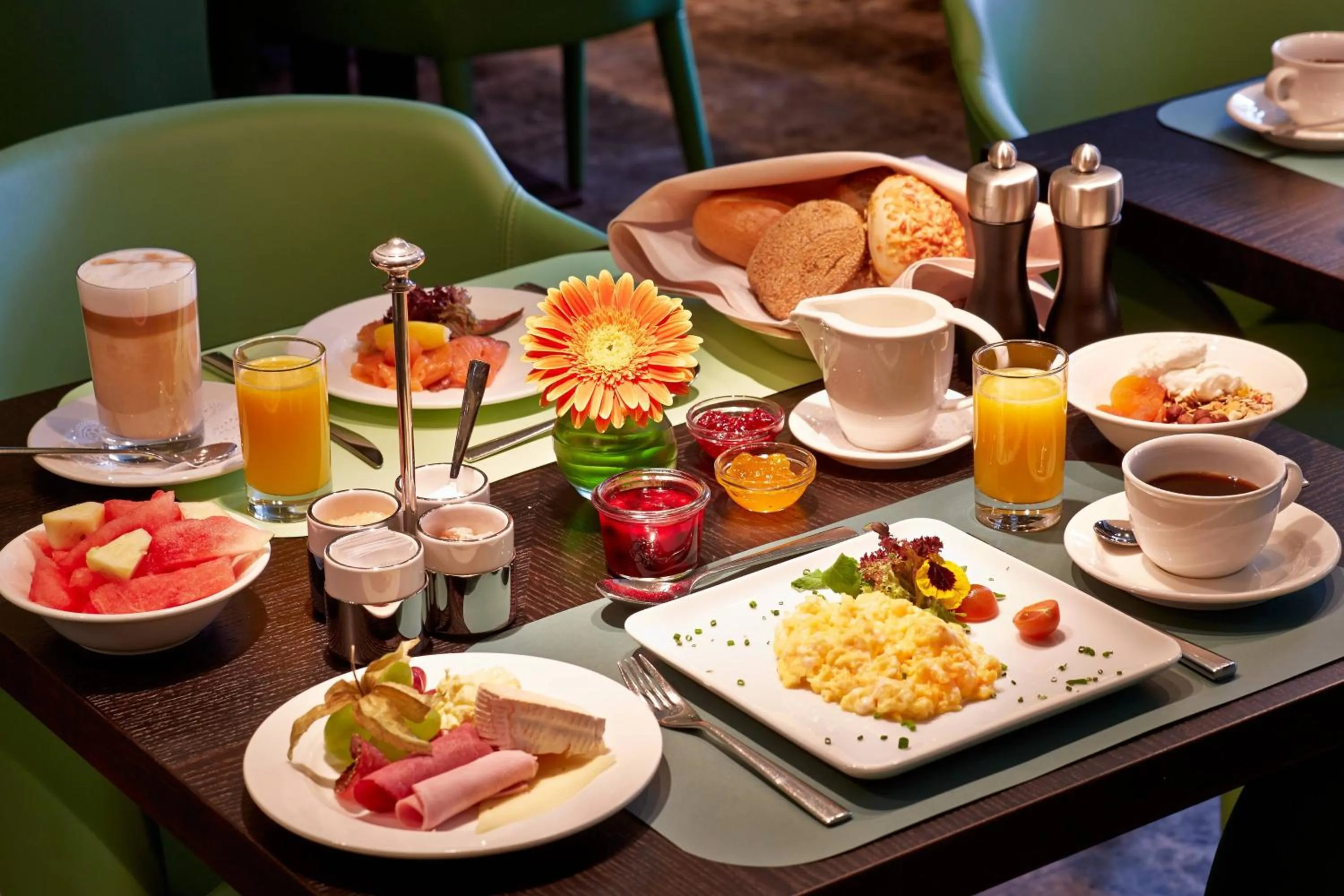 Breakfast in Gewandhaus Dresden, Autograph Collection