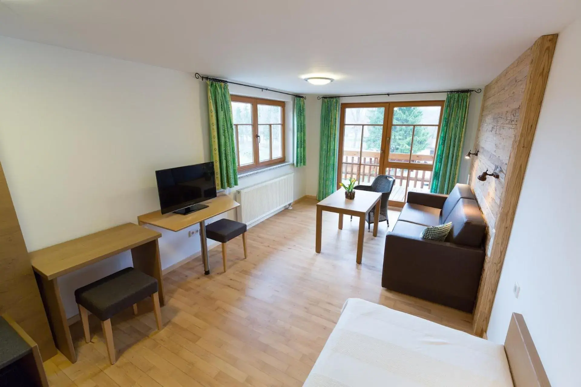 Family Apartment with Balcony in Hotel und Apartements im Forellenbach Family Apartment with Balcony in Hotel und Apartements im Forellenbach