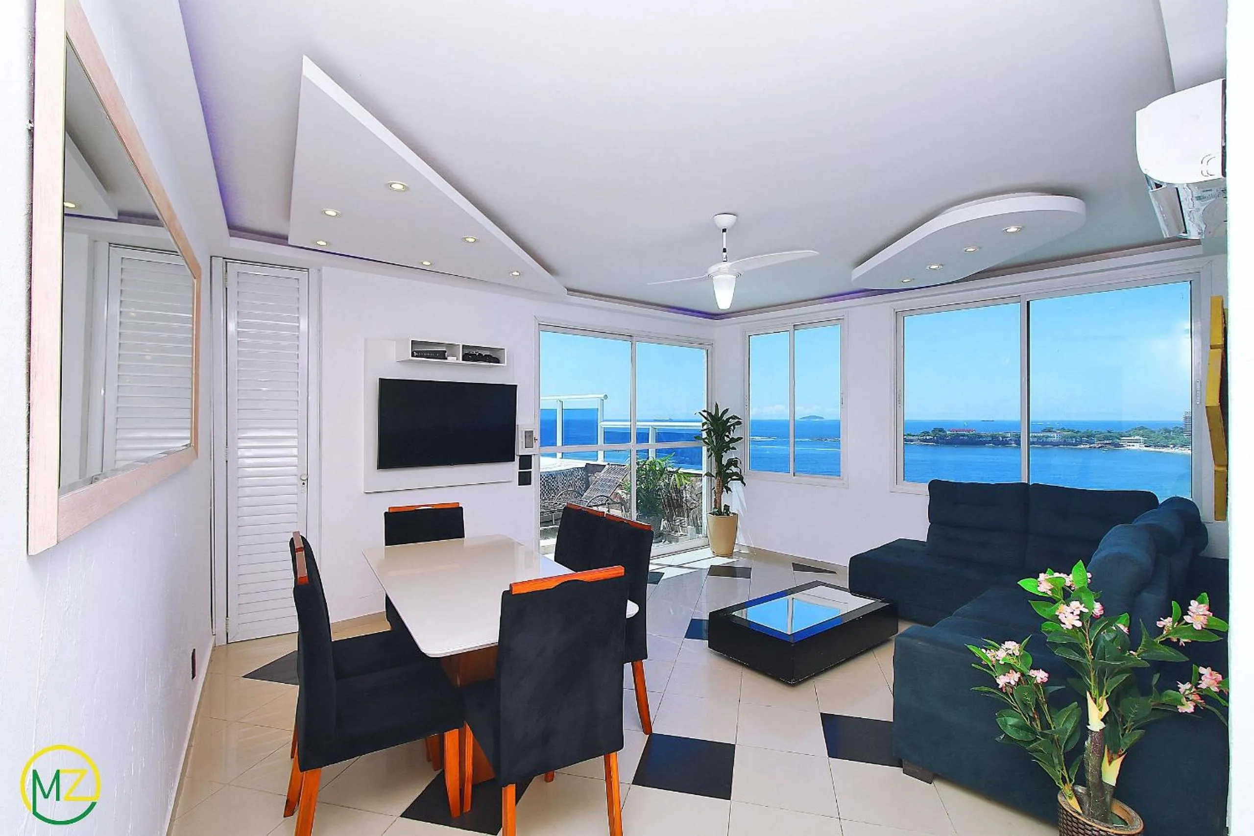 Amazing penthouse with jacuzzi & frontal sea view