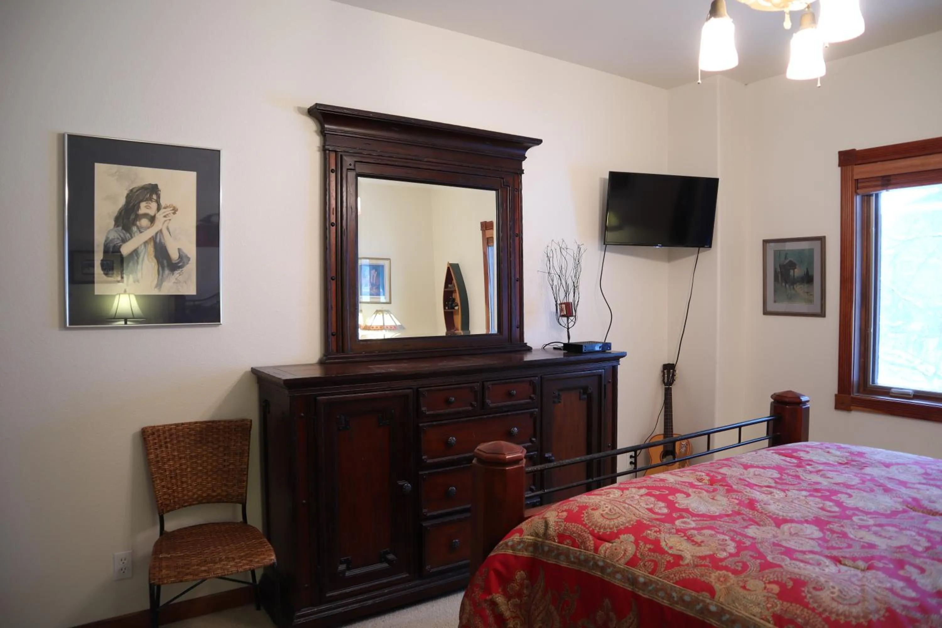 Bed in THE INN Bigfork Bay