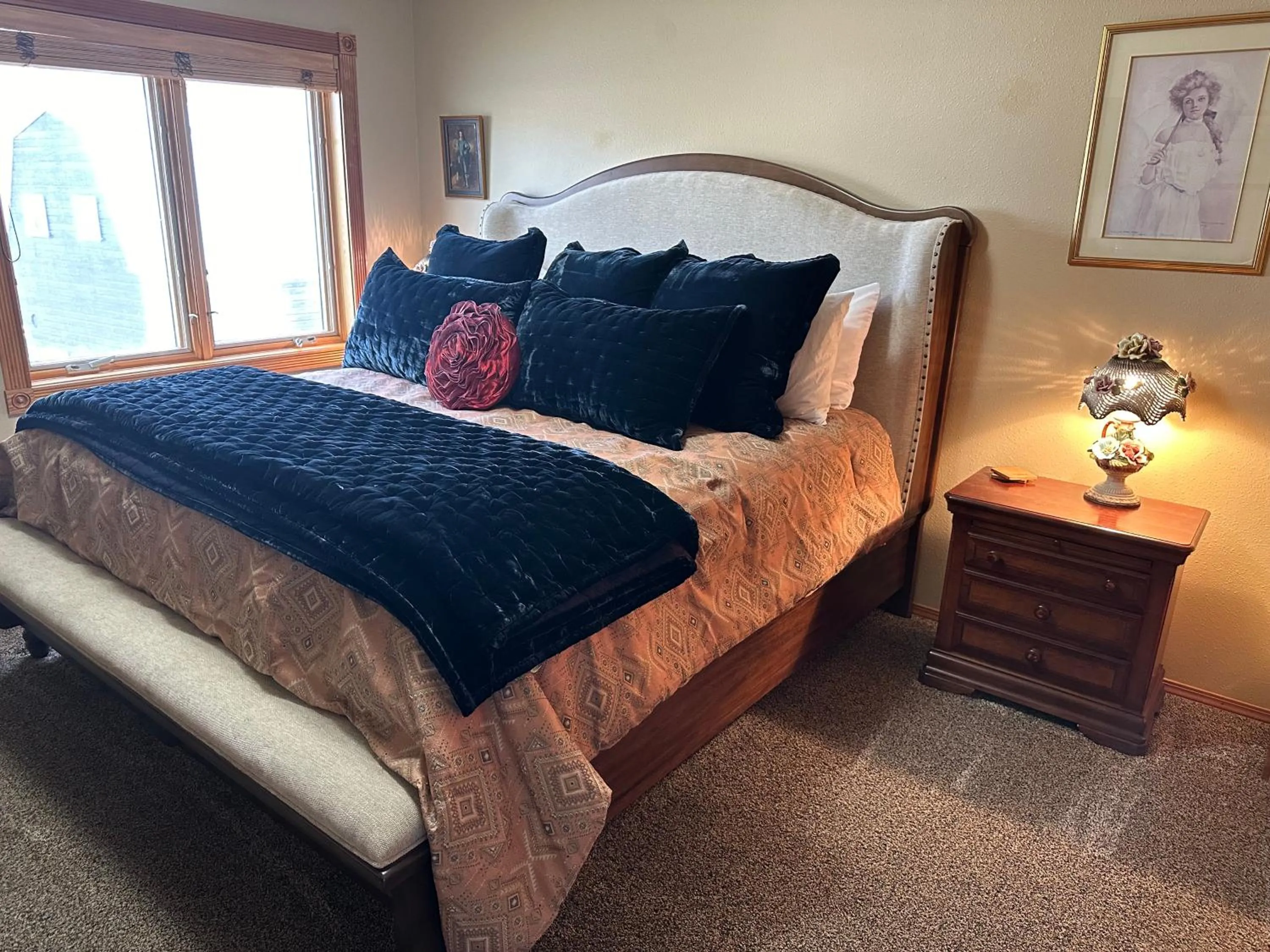 Bed in THE INN Bigfork Bay