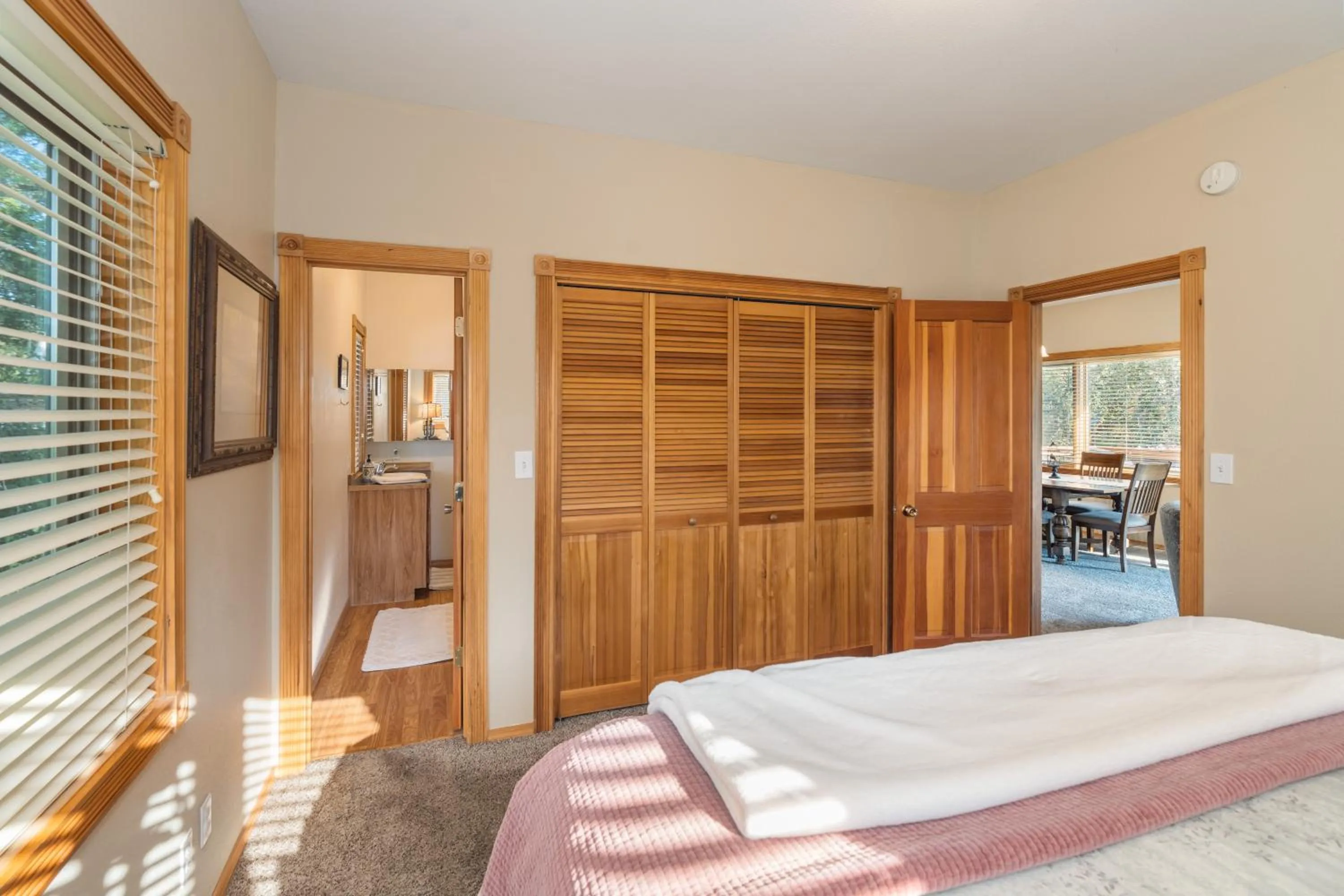 Bed in THE INN Bigfork Bay