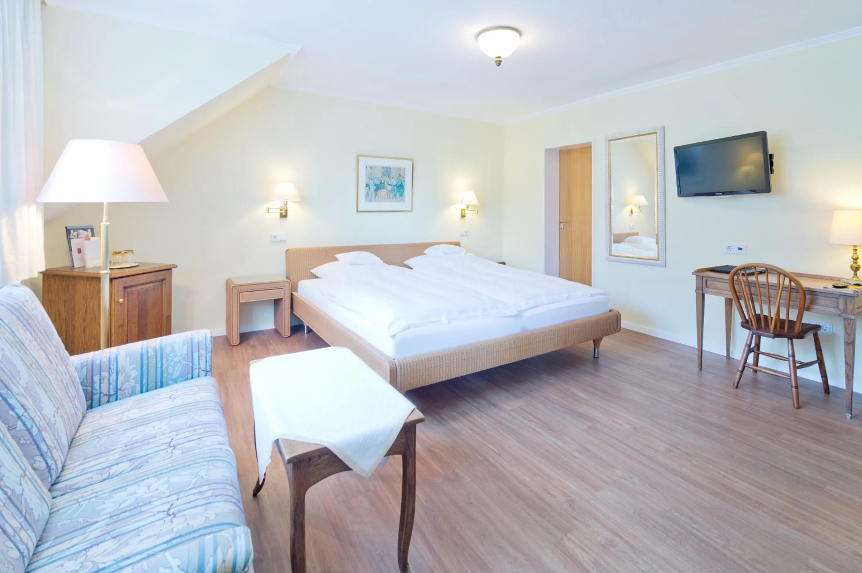 Bedroom, Bed in Romantik Waldhotel Mangold