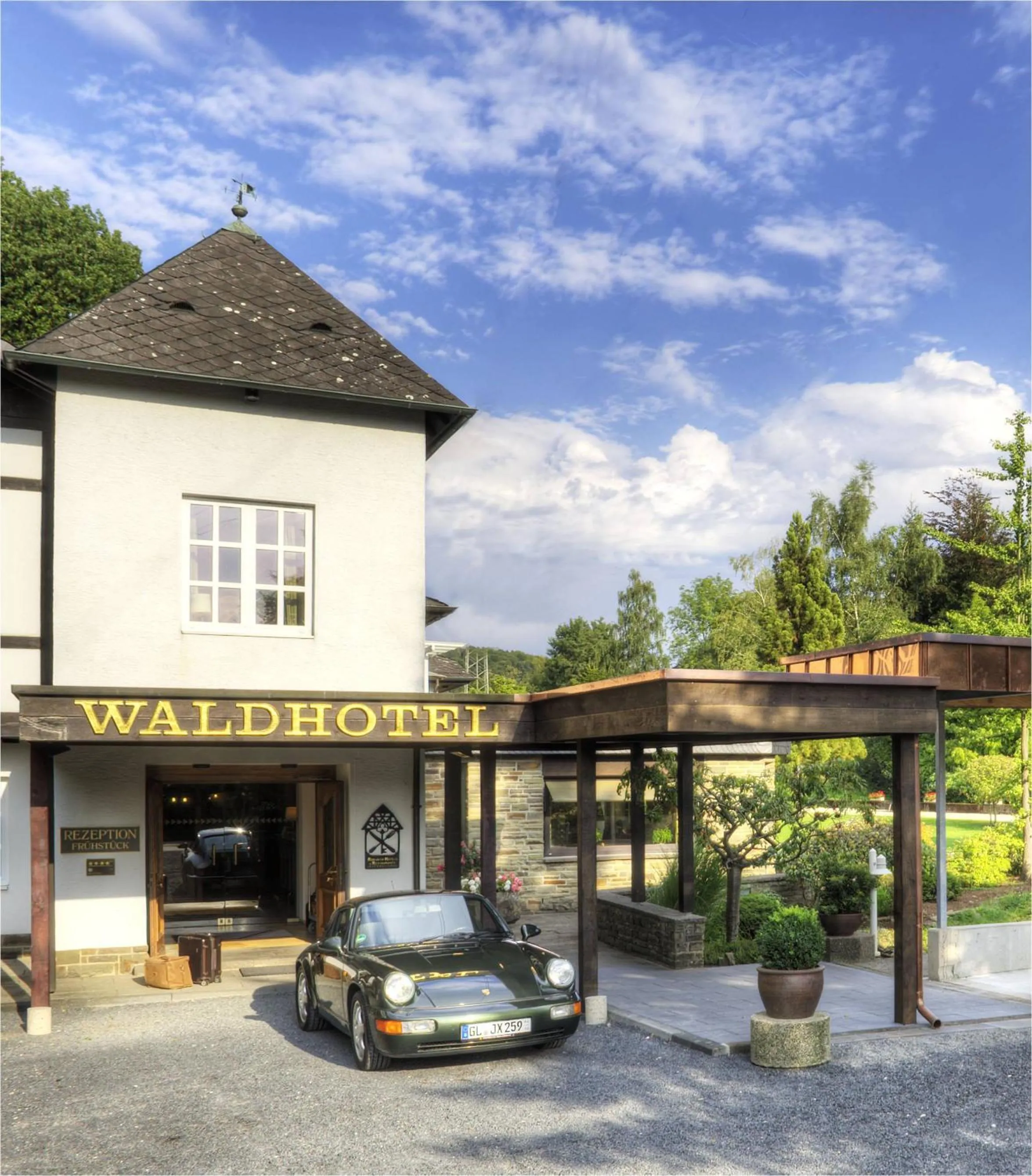 Facade/entrance in Romantik Waldhotel Mangold