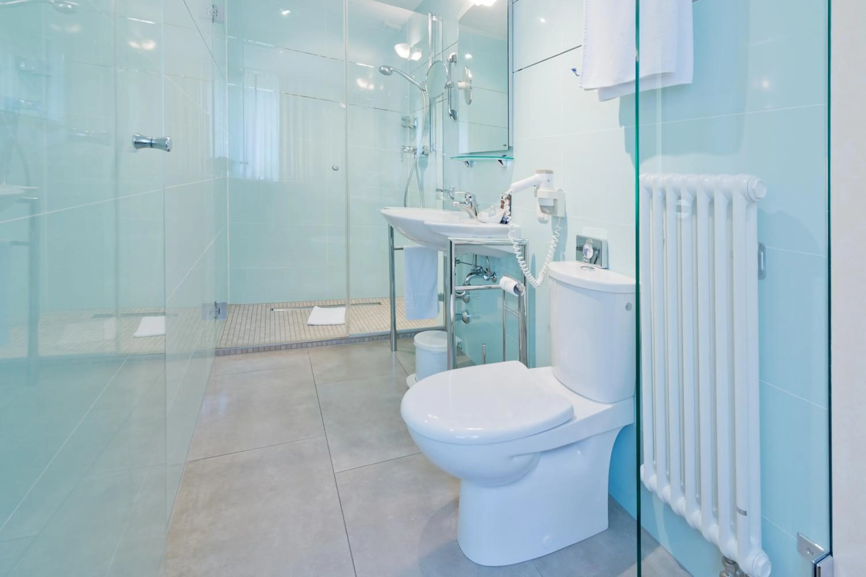 Bathroom in Romantik Waldhotel Mangold