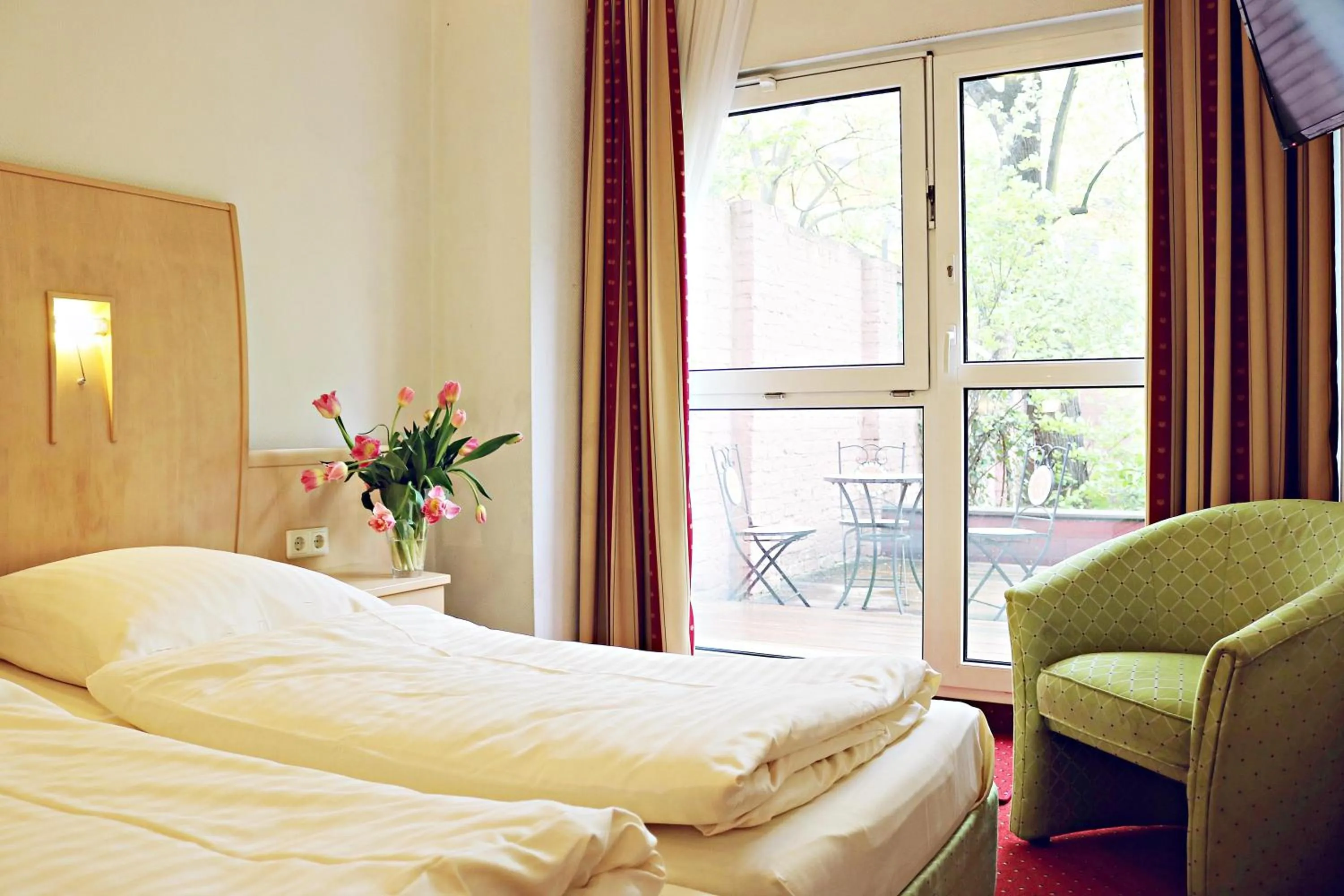 Photo of the whole room, Bed in Air in Berlin