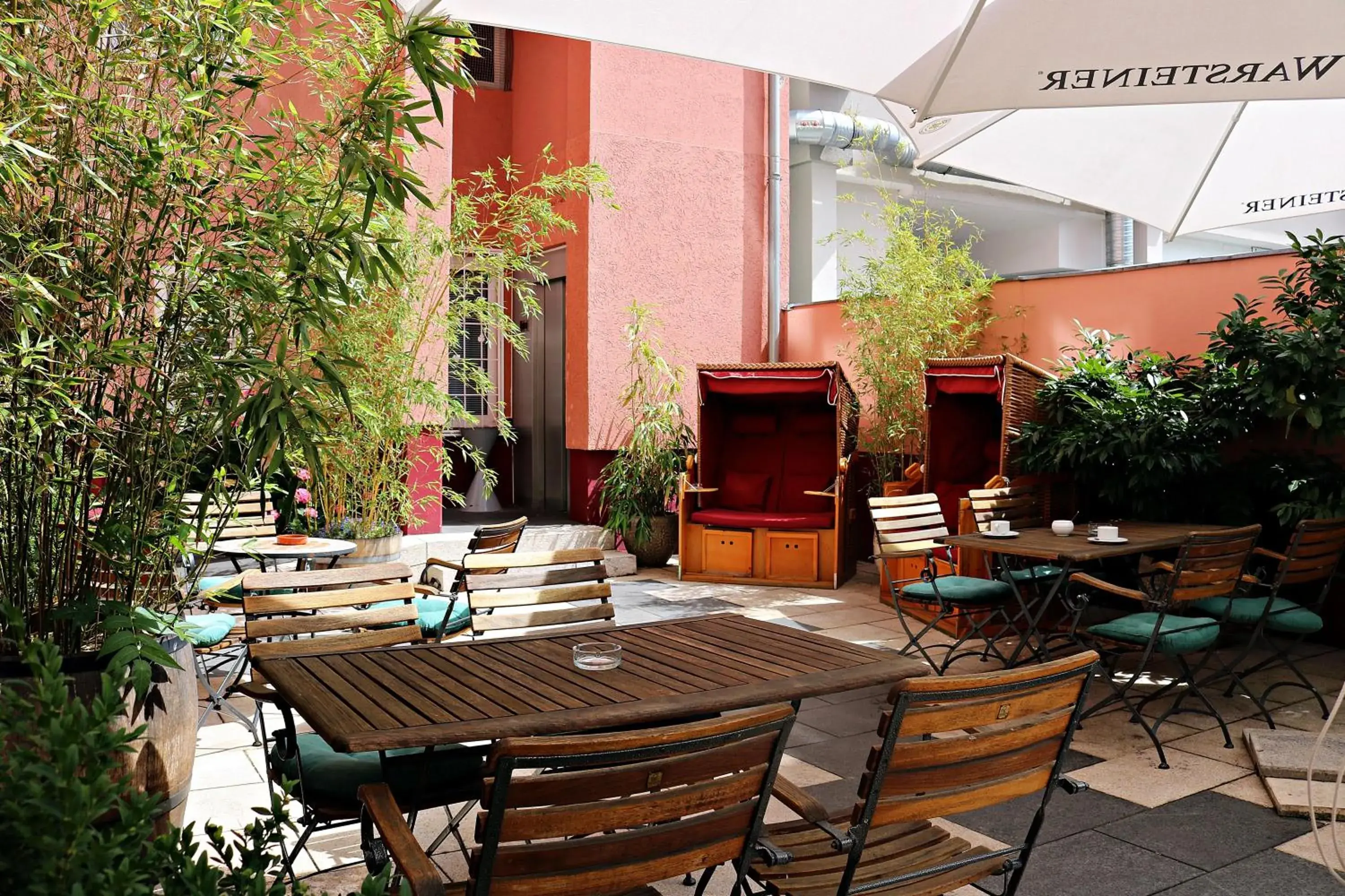 Restaurant/places to eat in Air in Berlin Restaurant/places to eat in Air in Berlin