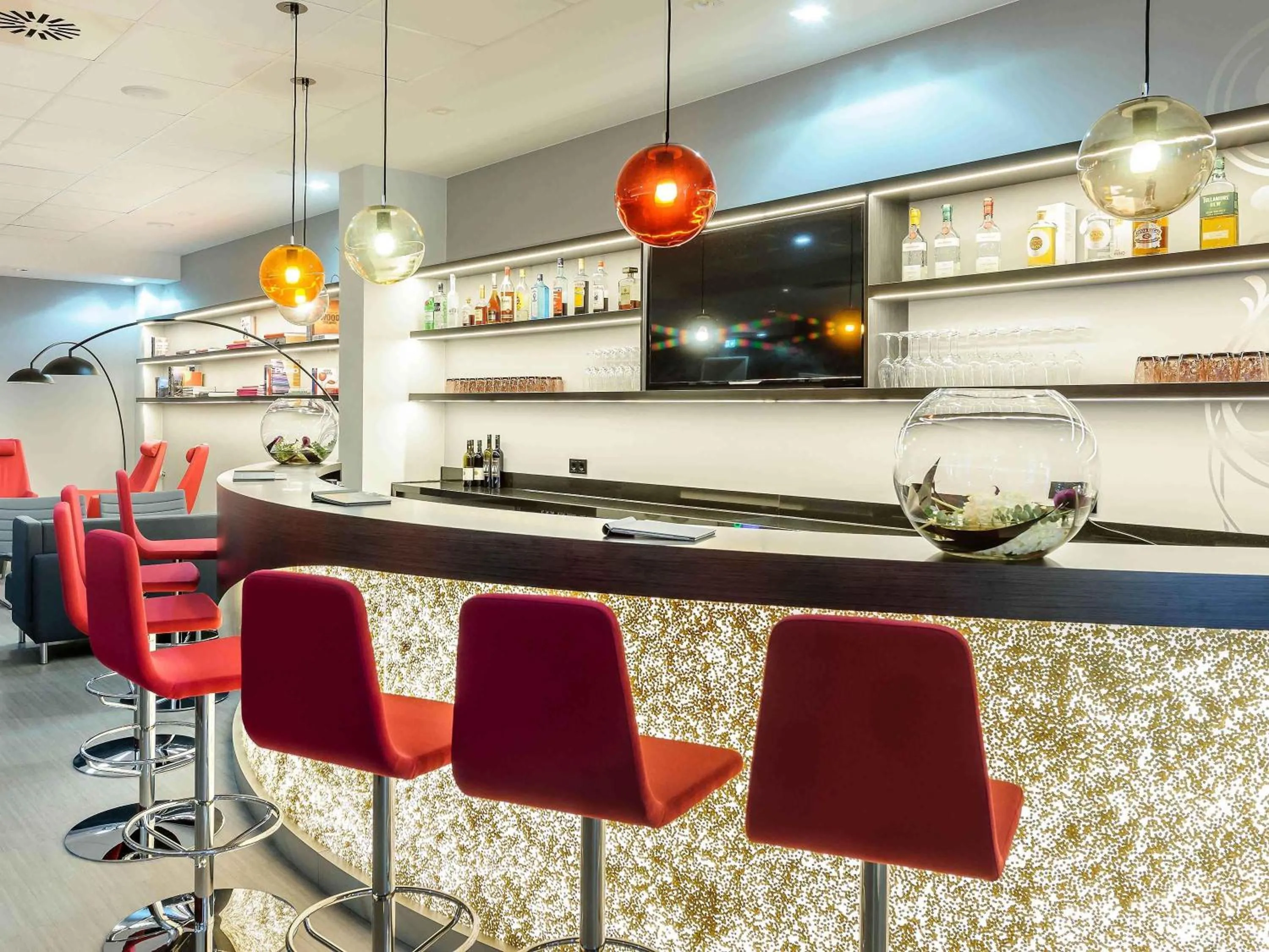 Lounge or bar in Mercure Hotel Düsseldorf Zentrum