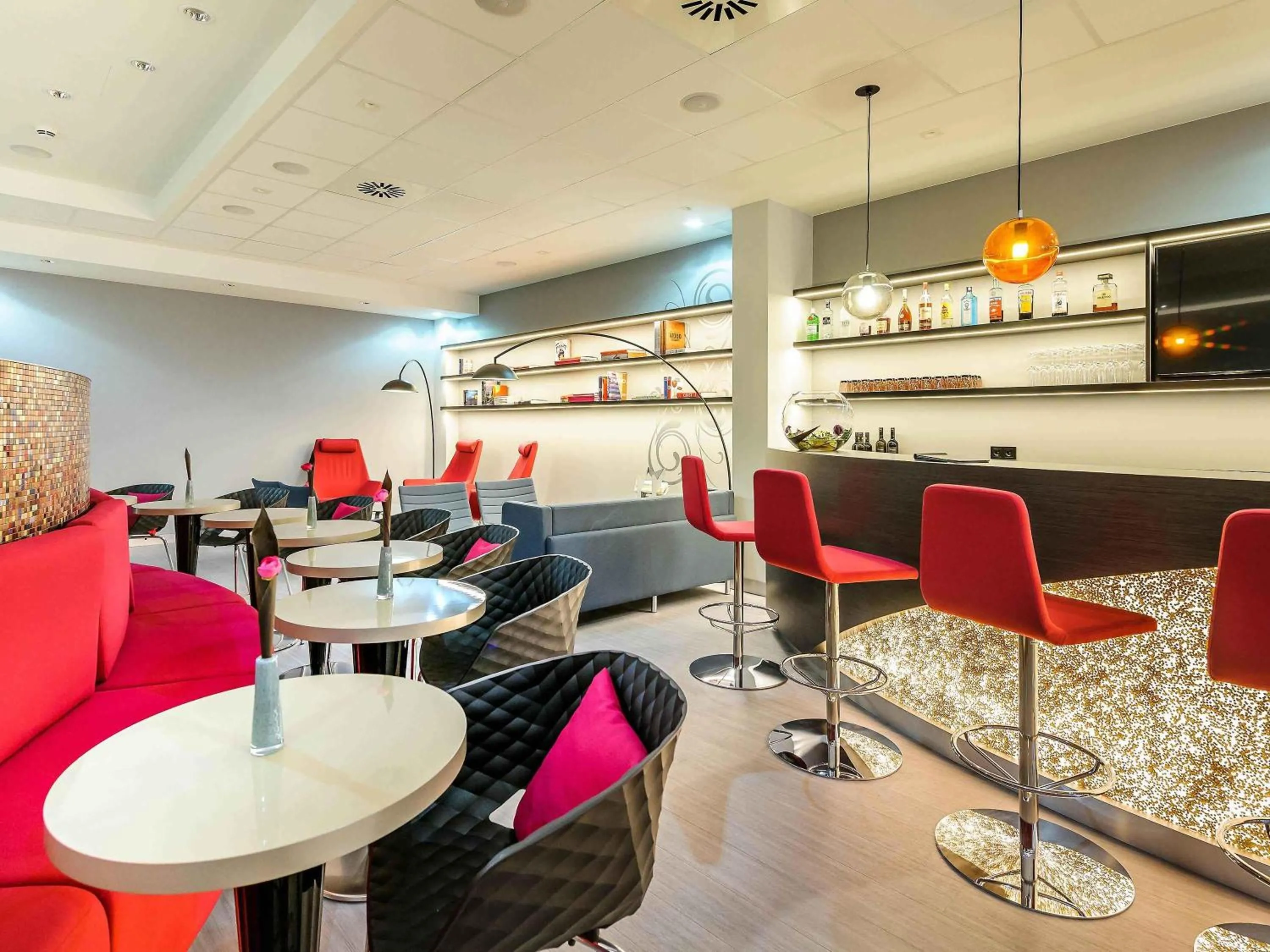 Lounge or bar in Mercure Hotel Düsseldorf Zentrum