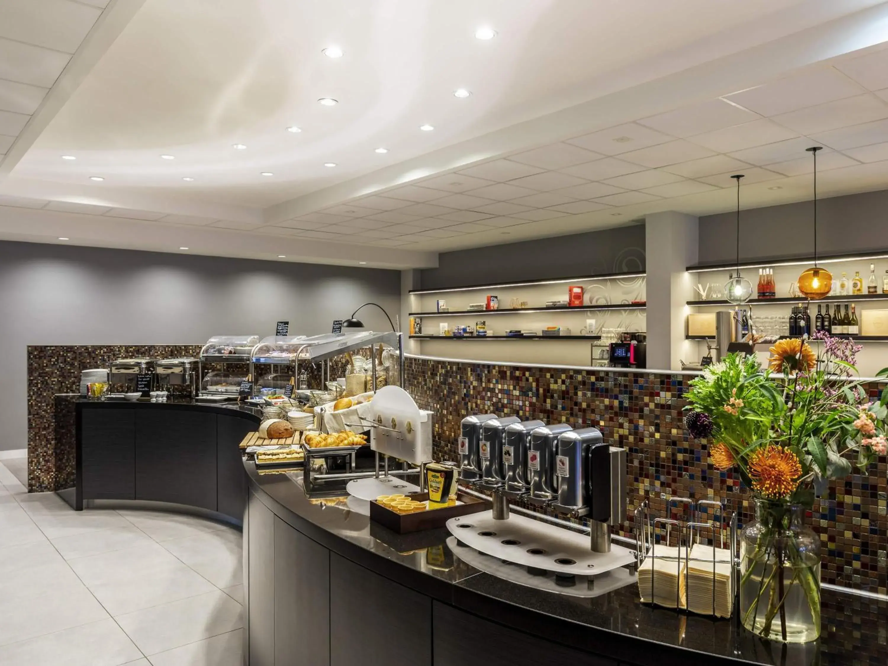 Breakfast in Mercure Hotel Düsseldorf Zentrum Breakfast in Mercure Hotel Düsseldorf Zentrum