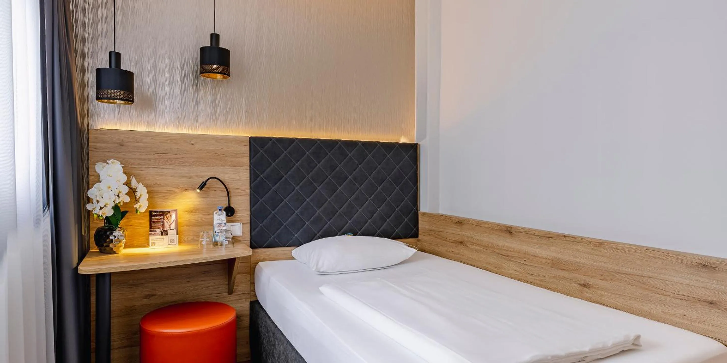 Bed in PLAZA INN Rieker Stuttgart Hauptbahnhof