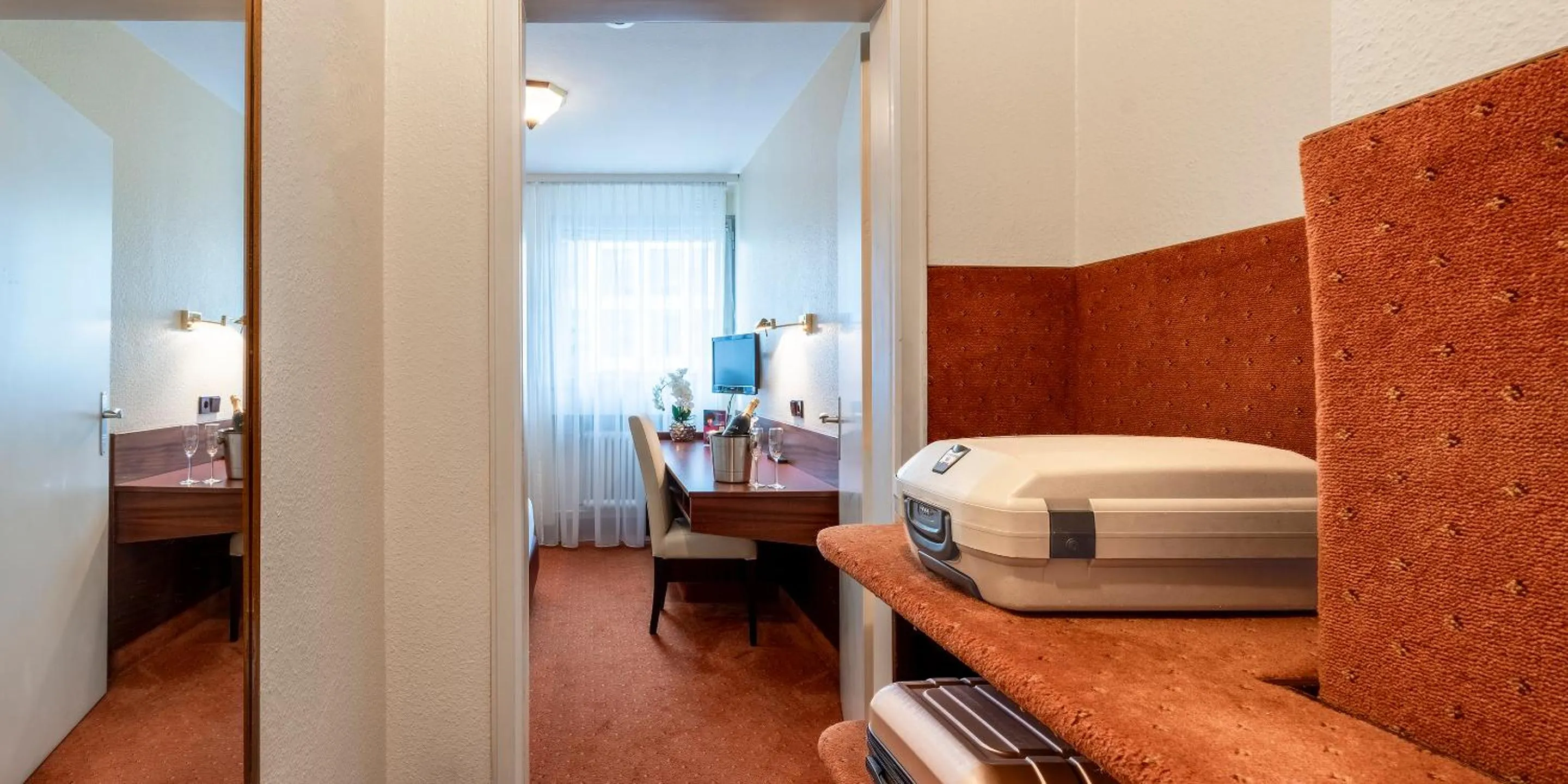 Photo of the whole room, Bed in PLAZA INN Rieker Stuttgart Hauptbahnhof